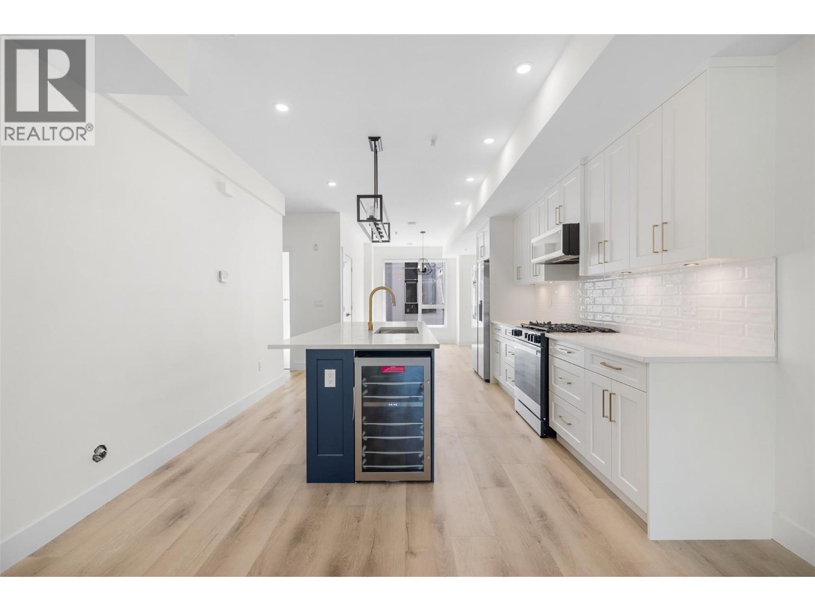 Picture for Unit #20, 1975 Shannon Lake  Road https://www.cirrealty.ca/reb/bc/7/10365257_18.jpg