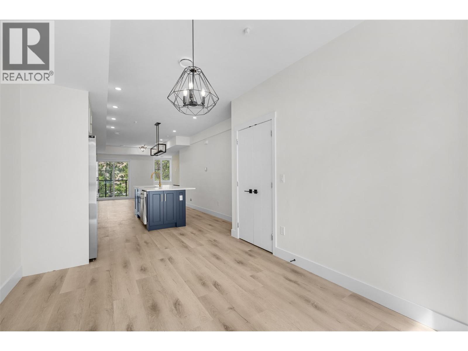 Picture for Unit #20, 1975 Shannon Lake  Road https://www.cirrealty.ca/reb/bc/7/10365257_19.jpg
