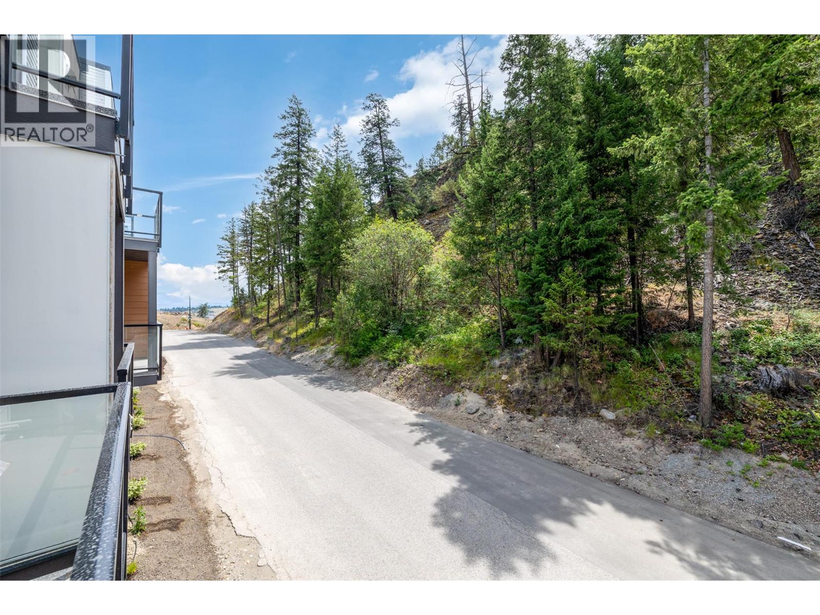 Picture for Unit #20, 1975 Shannon Lake  Road https://www.cirrealty.ca/reb/bc/7/10365257_24.jpg