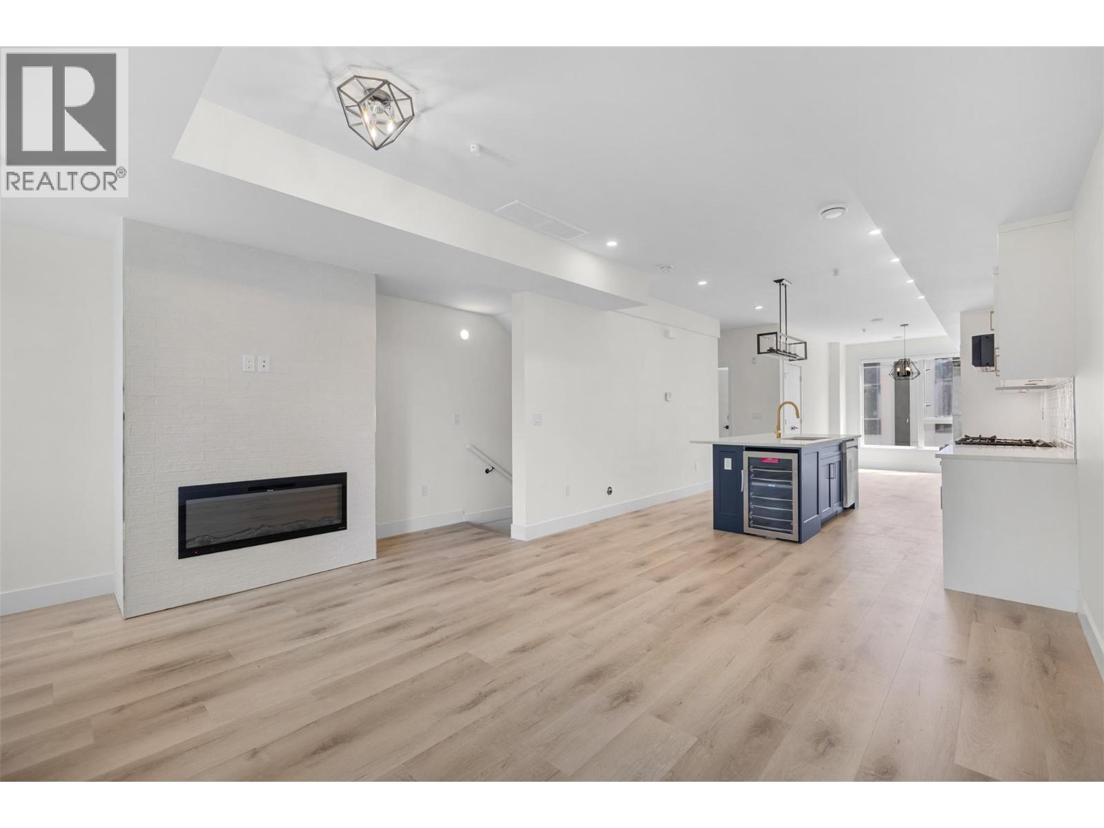 Picture for Unit #20, 1975 Shannon Lake  Road https://www.cirrealty.ca/reb/bc/7/10365257_8.jpg