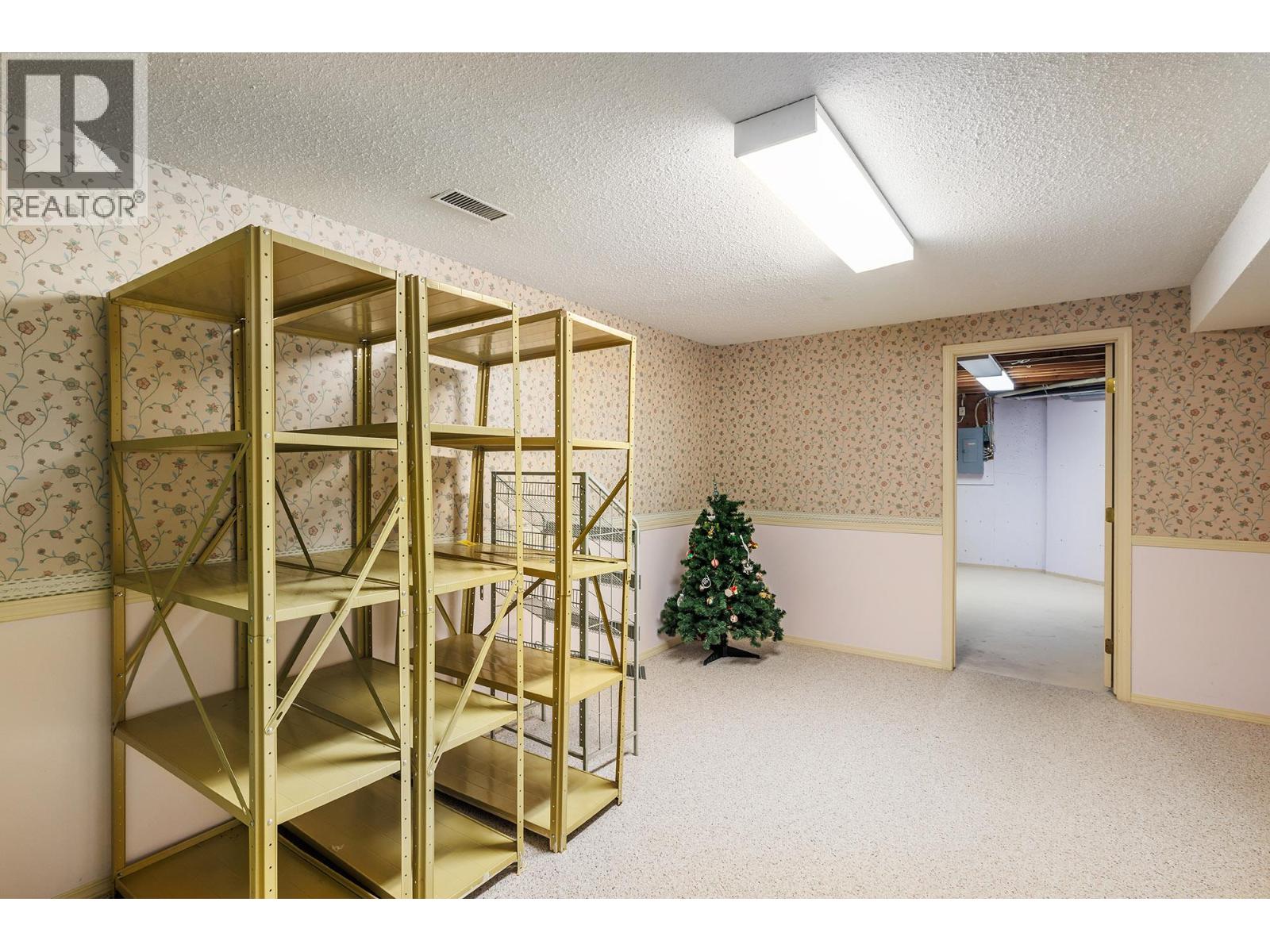 Picture for Unit #9, 2200 Gordon  Drive https://www.cirrealty.ca/reb/bc/7/10365297_26.jpg