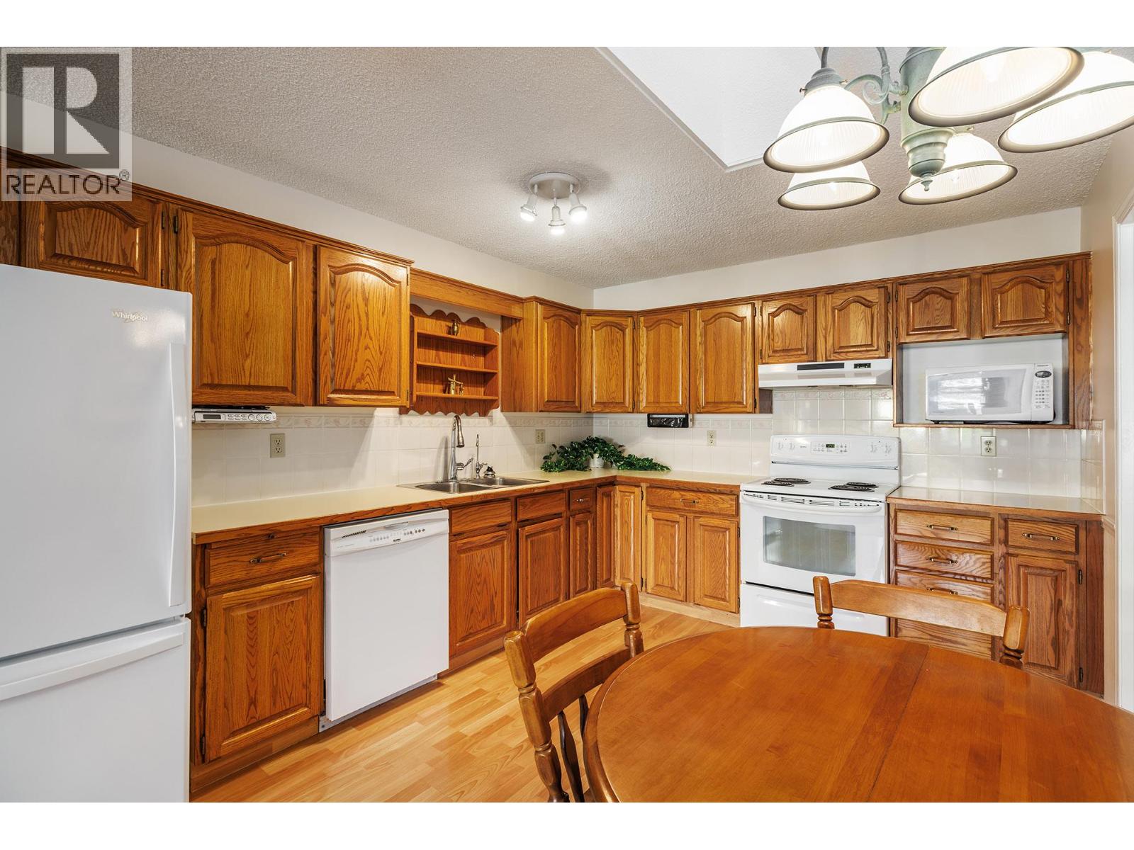 Picture for Unit #9, 2200 Gordon  Drive https://www.cirrealty.ca/reb/bc/7/10365297_8.jpg