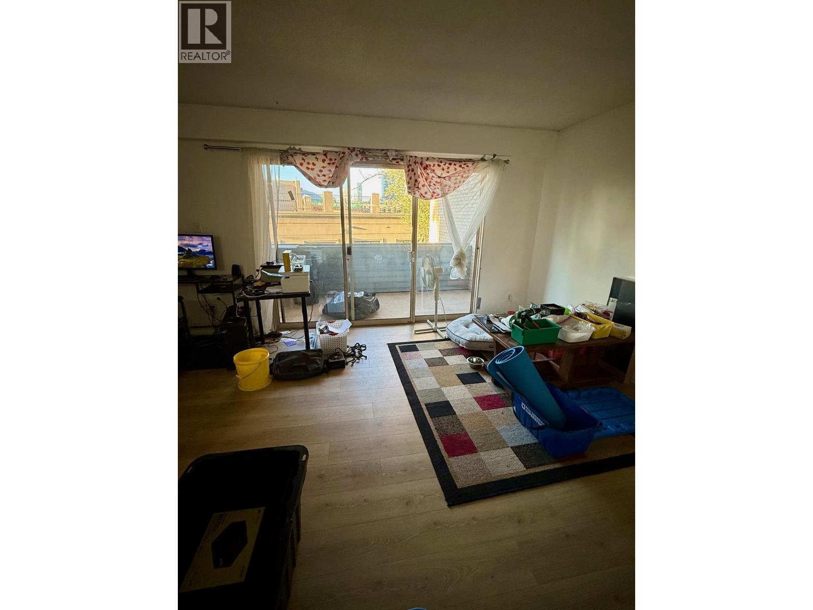 Picture for Unit #303, 1761 Pandosy  Street https://www.cirrealty.ca/reb/bc/7/10365597_15.jpg