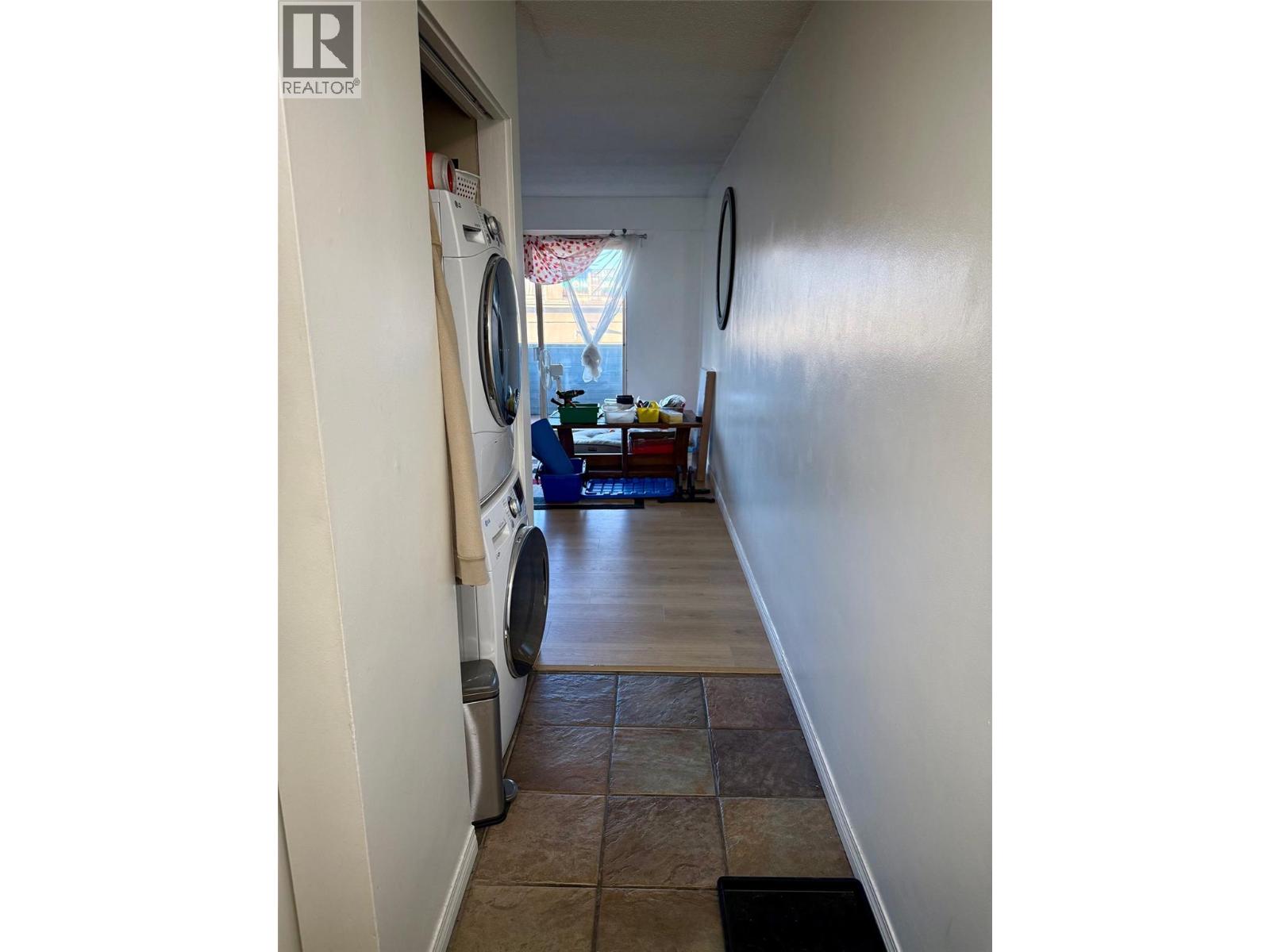 Picture for Unit #303, 1761 Pandosy  Street https://www.cirrealty.ca/reb/bc/7/10365597_8.jpg