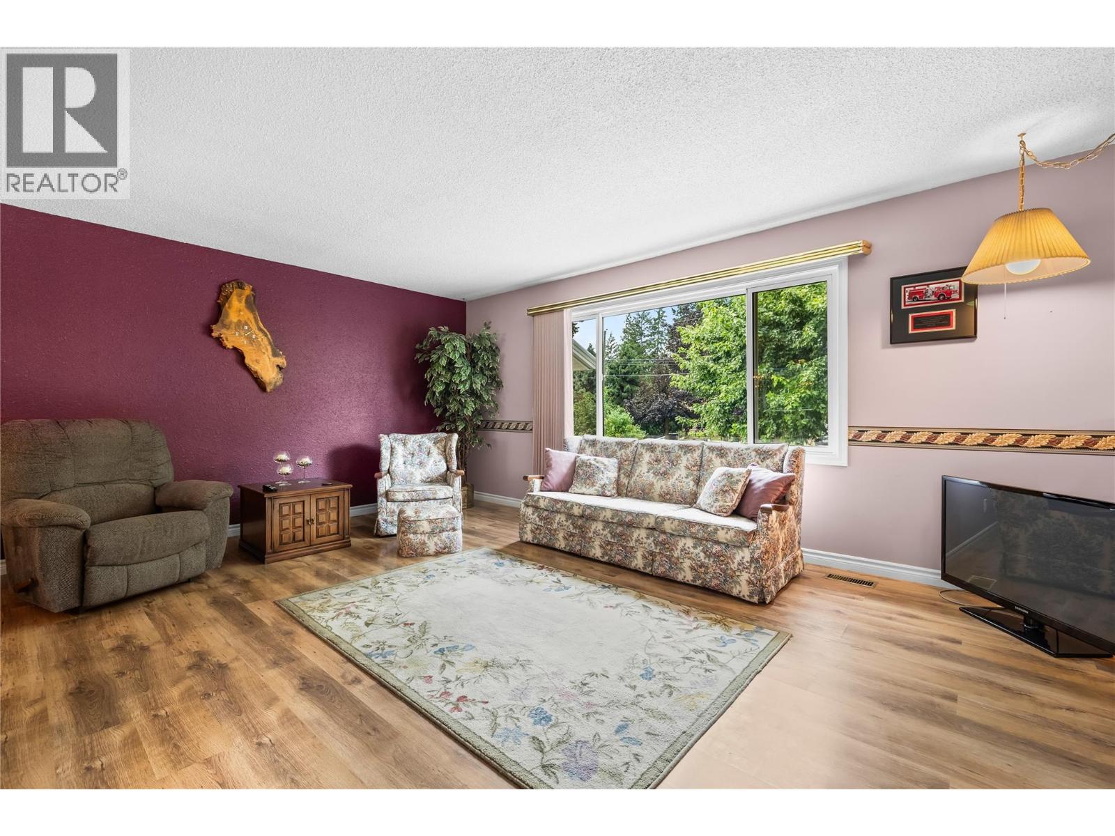 Picture for 2783 Capri  Road https://www.cirrealty.ca/reb/bc/7/10365657_11.jpg