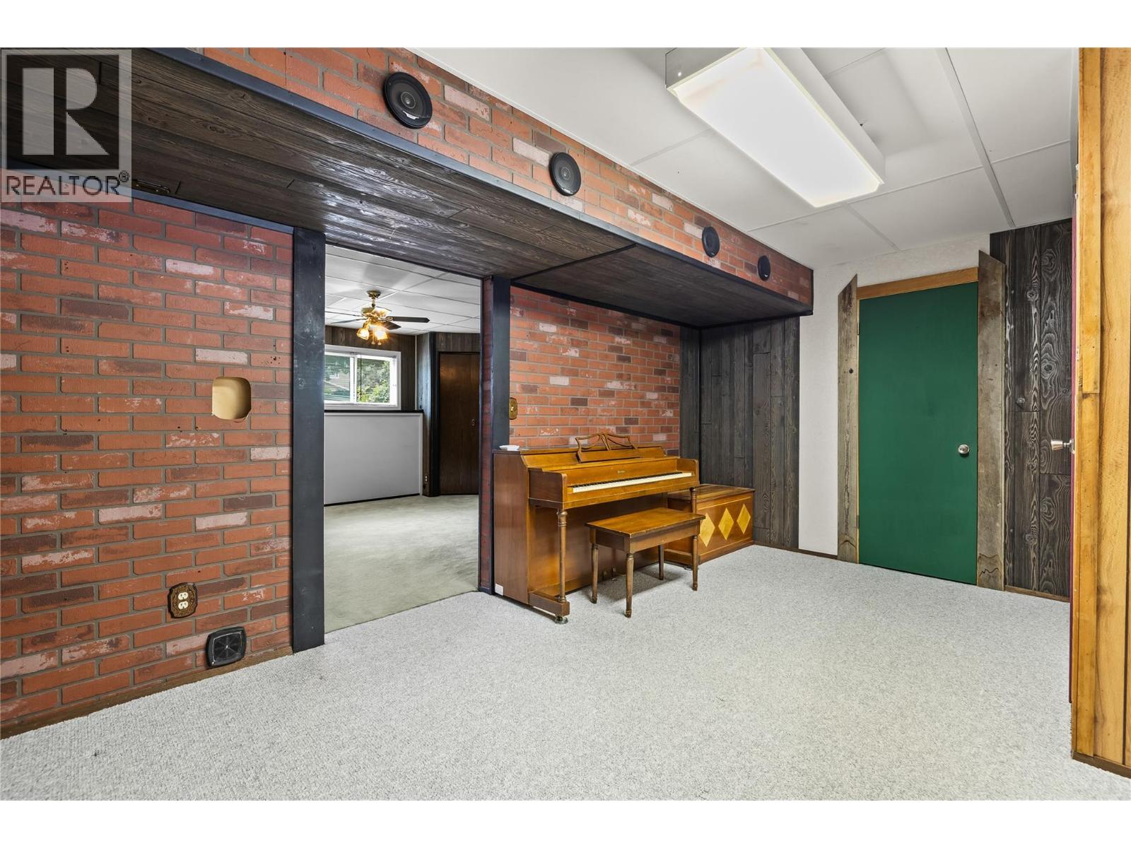 Picture for 2783 Capri  Road https://www.cirrealty.ca/reb/bc/7/10365657_28.jpg