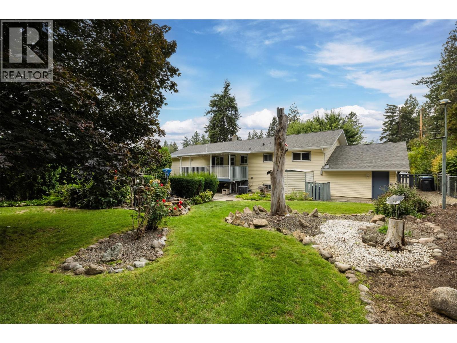 Picture for 2783 Capri  Road https://www.cirrealty.ca/reb/bc/7/10365657_3.jpg