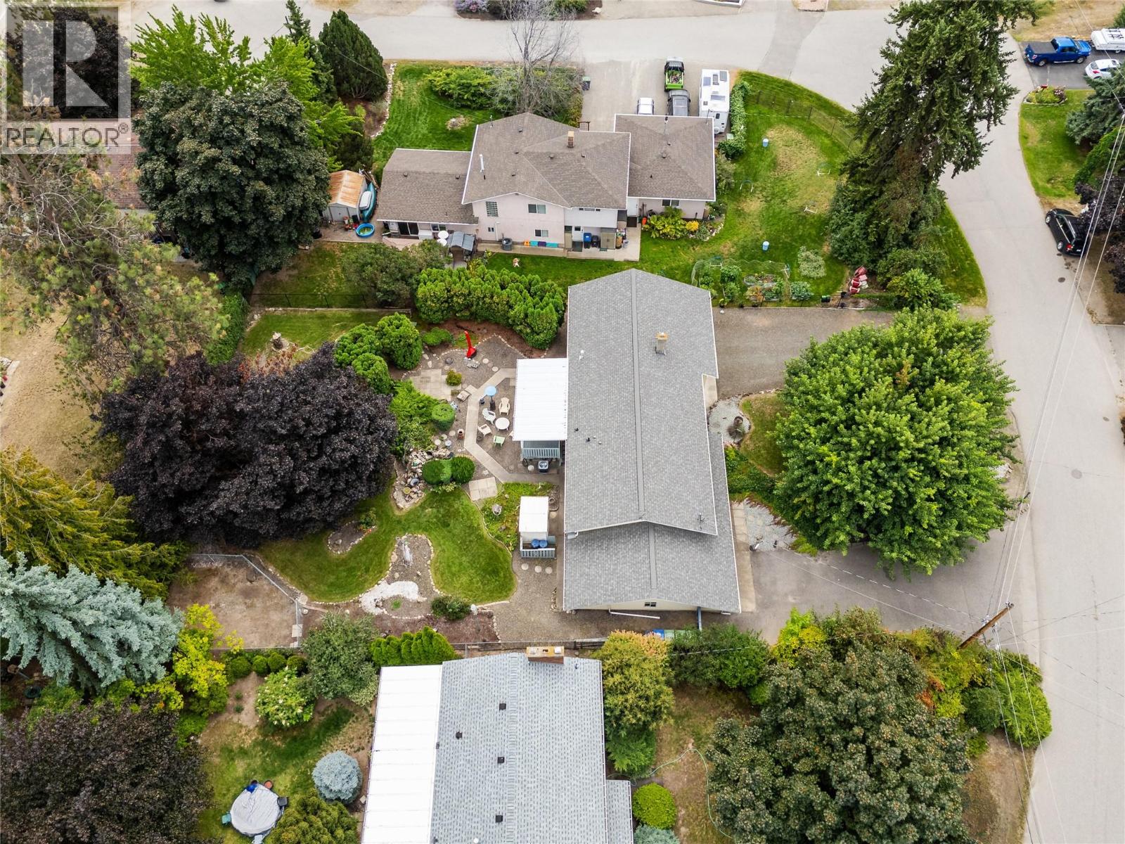 Picture for 2783 Capri  Road https://www.cirrealty.ca/reb/bc/7/10365657_43.jpg