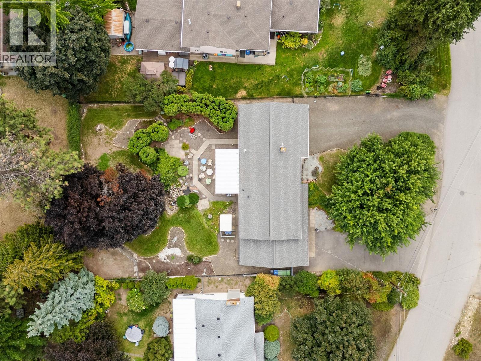 Picture for 2783 Capri  Road https://www.cirrealty.ca/reb/bc/7/10365657_44.jpg