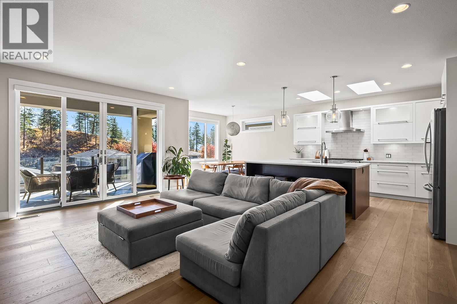 Picture for 123 Split Pine  Court https://www.cirrealty.ca/reb/bc/7/10365747_10.jpg