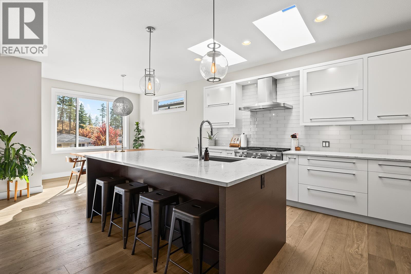 Picture for 123 Split Pine  Court https://www.cirrealty.ca/reb/bc/7/10365747_11.jpg