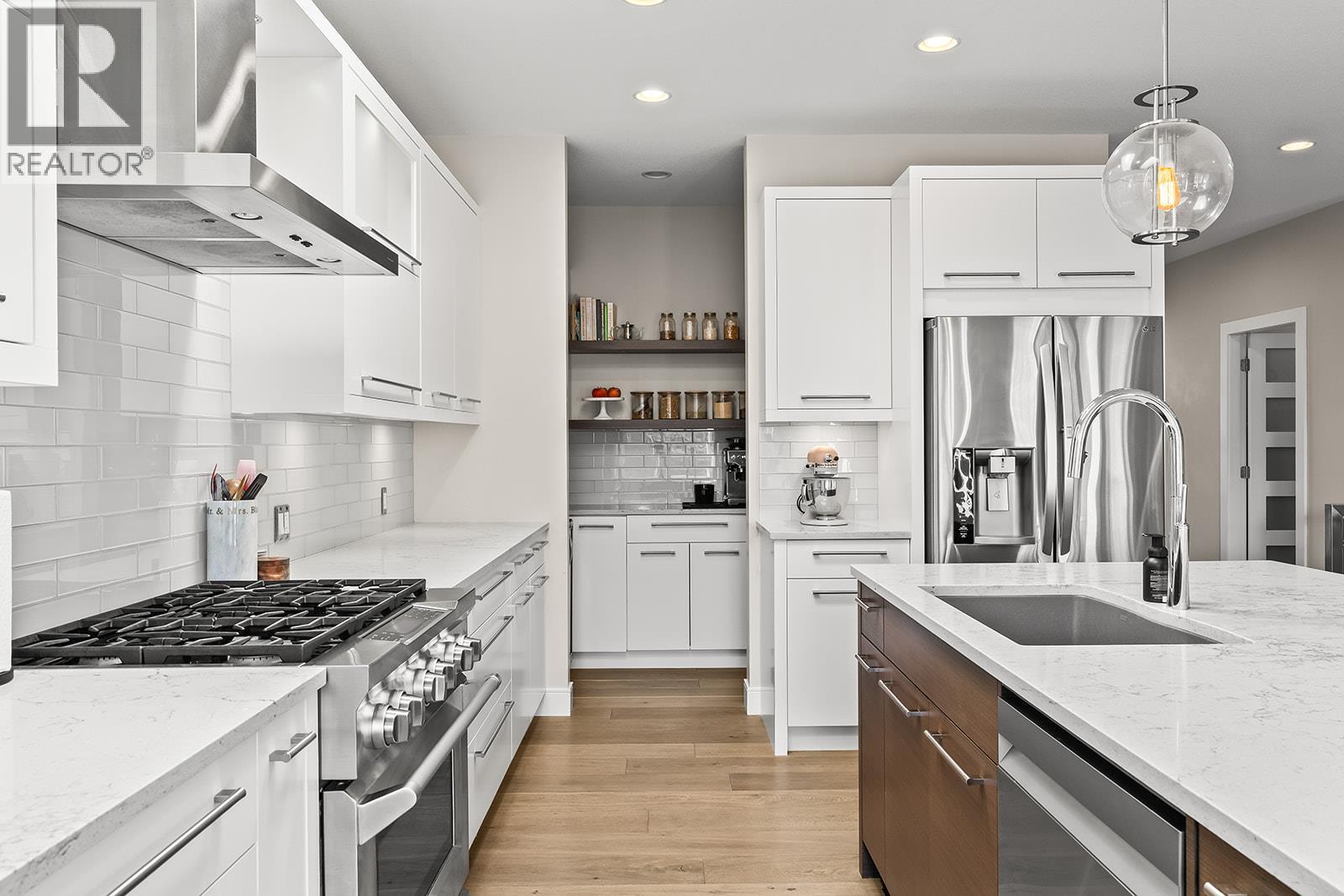 Picture for 123 Split Pine  Court https://www.cirrealty.ca/reb/bc/7/10365747_15.jpg