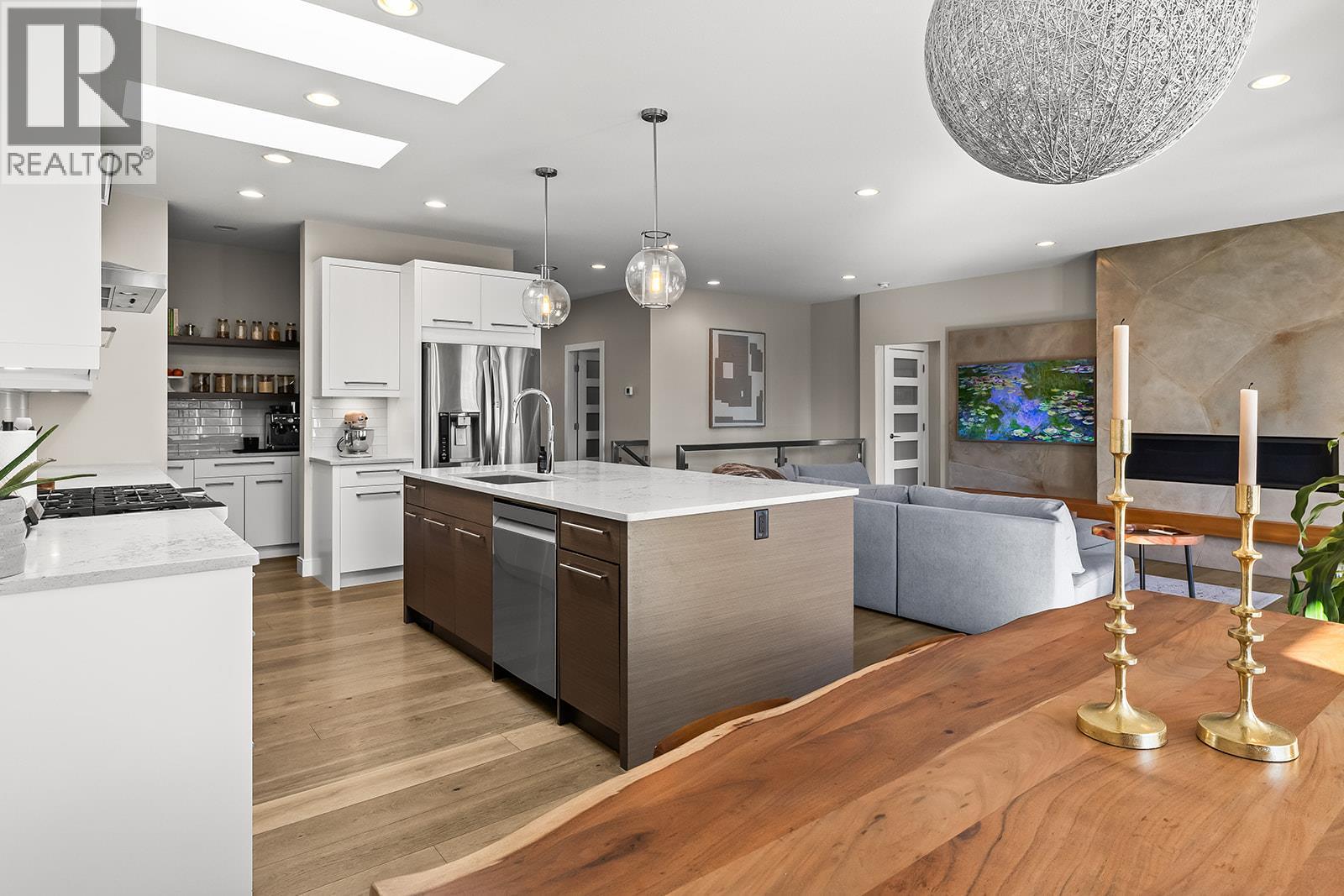 Picture for 123 Split Pine  Court https://www.cirrealty.ca/reb/bc/7/10365747_19.jpg