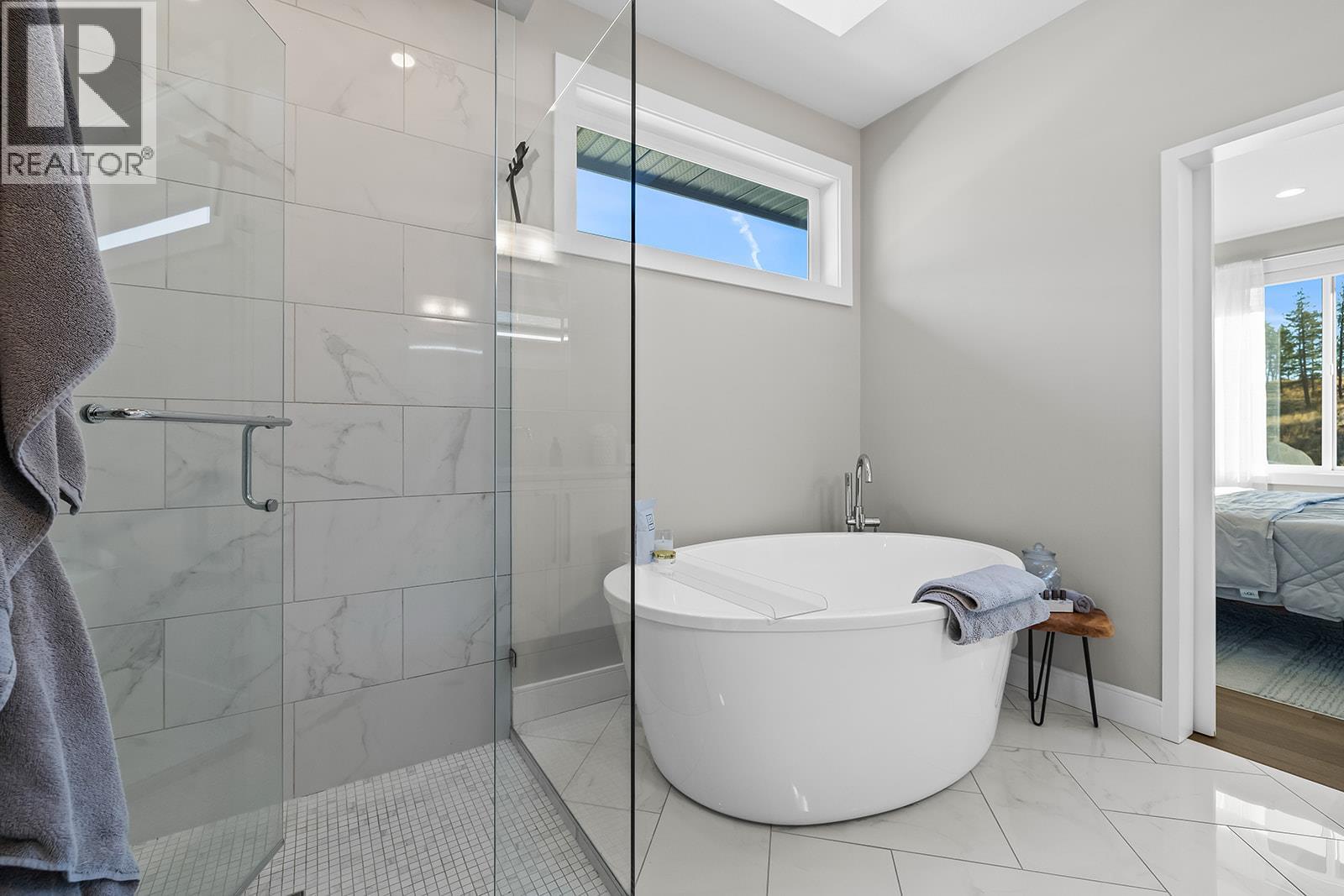 Picture for 123 Split Pine  Court https://www.cirrealty.ca/reb/bc/7/10365747_27.jpg