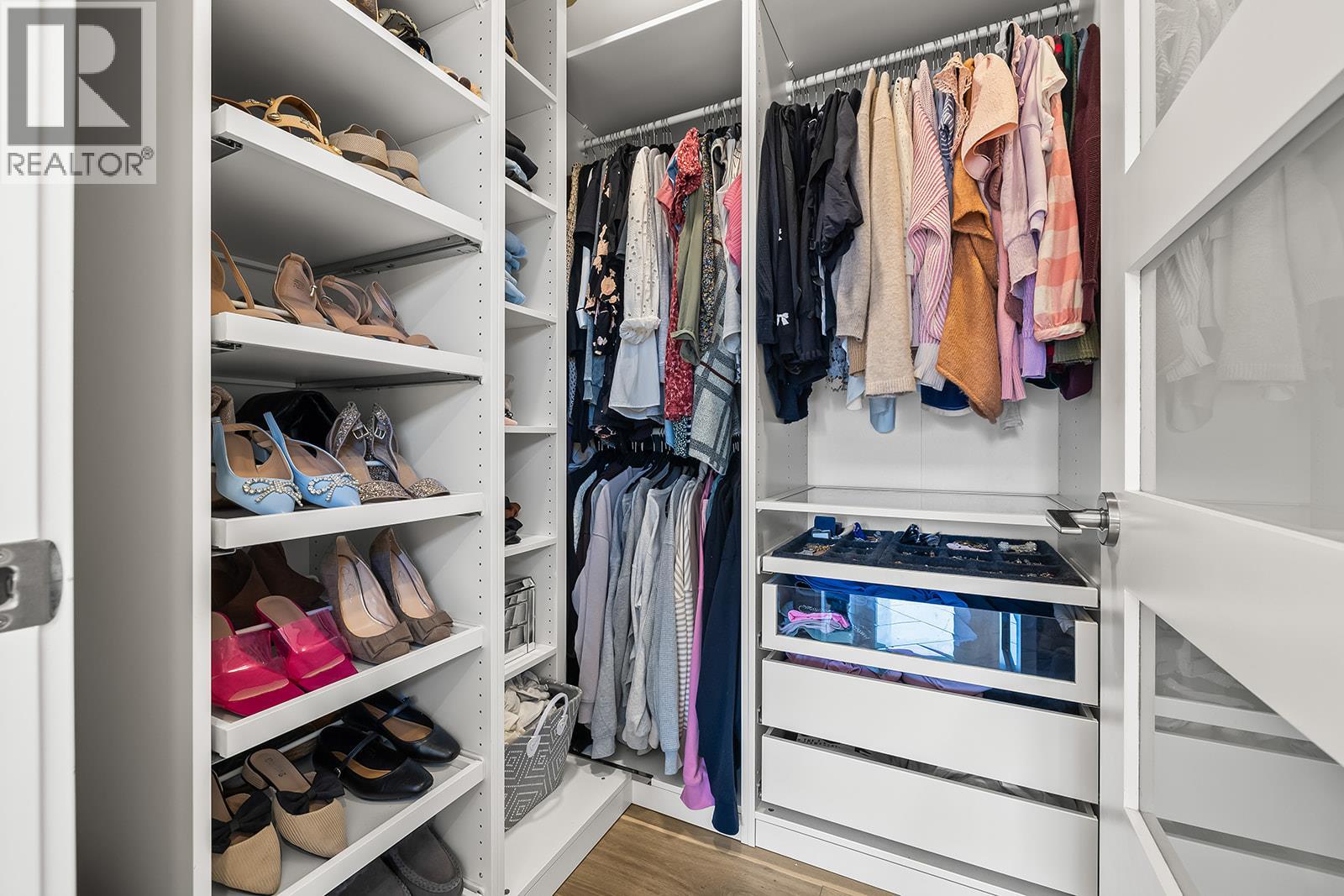 Picture for 123 Split Pine  Court https://www.cirrealty.ca/reb/bc/7/10365747_30.jpg