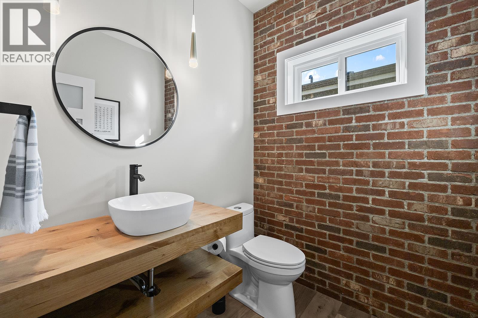 Picture for 123 Split Pine  Court https://www.cirrealty.ca/reb/bc/7/10365747_33.jpg