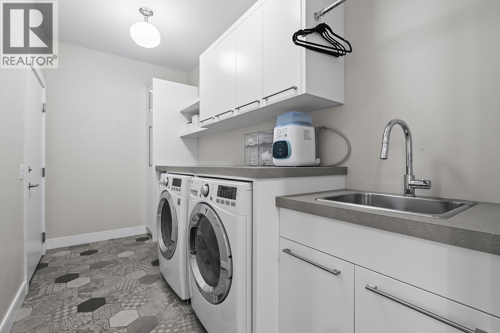 Picture for 123 Split Pine  Court https://www.cirrealty.ca/reb/bc/7/10365747_34.jpg