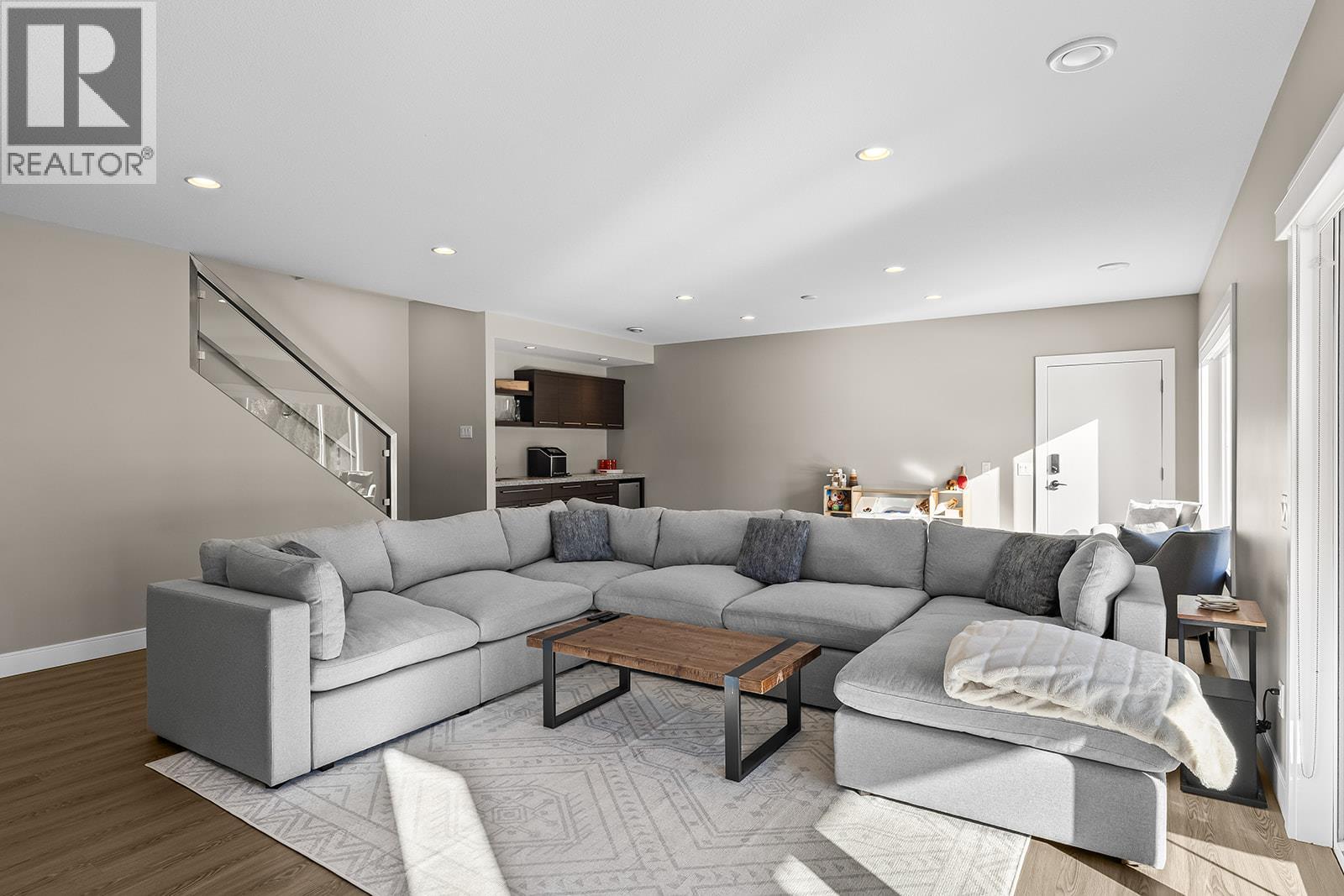 Picture for 123 Split Pine  Court https://www.cirrealty.ca/reb/bc/7/10365747_37.jpg