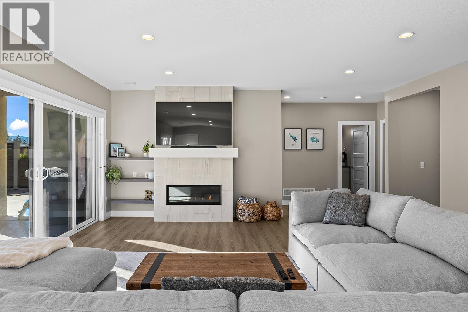 Picture for 123 Split Pine  Court https://www.cirrealty.ca/reb/bc/7/10365747_38.jpg