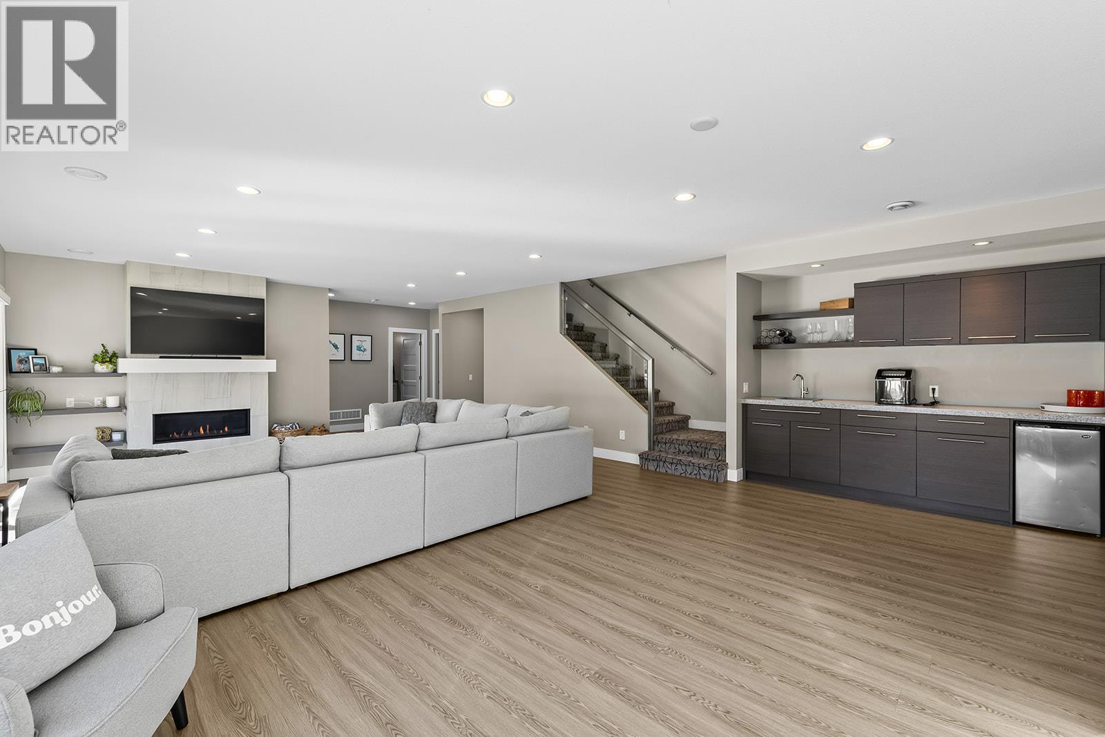 Picture for 123 Split Pine  Court https://www.cirrealty.ca/reb/bc/7/10365747_54.jpg