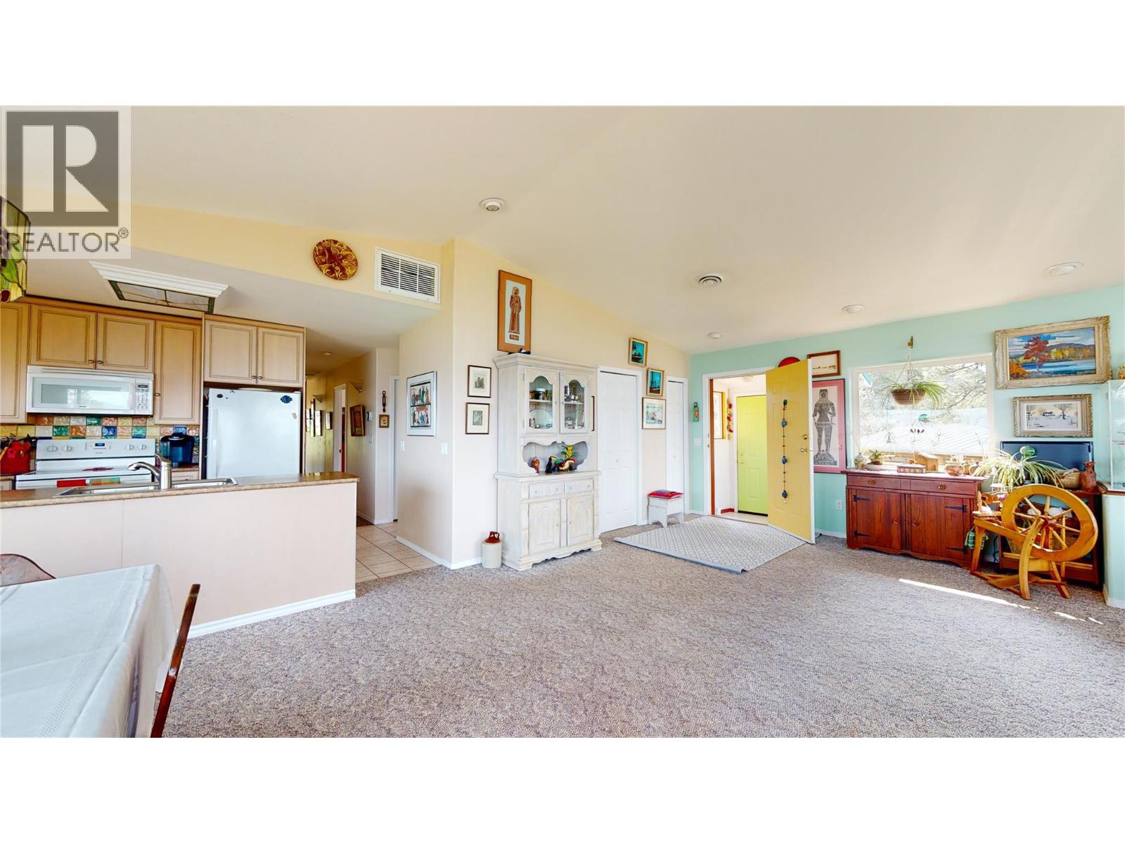 Picture for 1200 HWY 3  https://www.cirrealty.ca/reb/bc/7/10365937_10.jpg