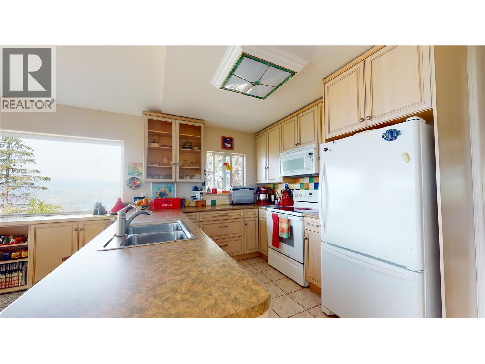 Picture for 1200 HWY 3  https://www.cirrealty.ca/reb/bc/7/10365937_8.jpg