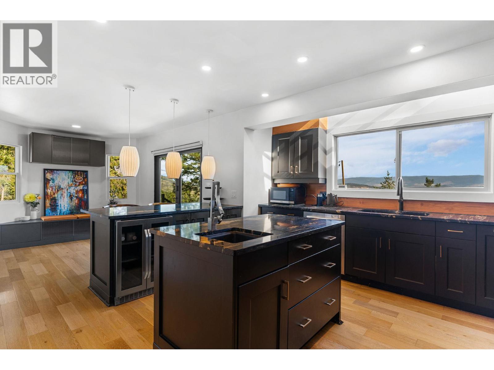Picture for 1632 Griffiths  Place https://www.cirrealty.ca/reb/bc/7/10366037_14.jpg