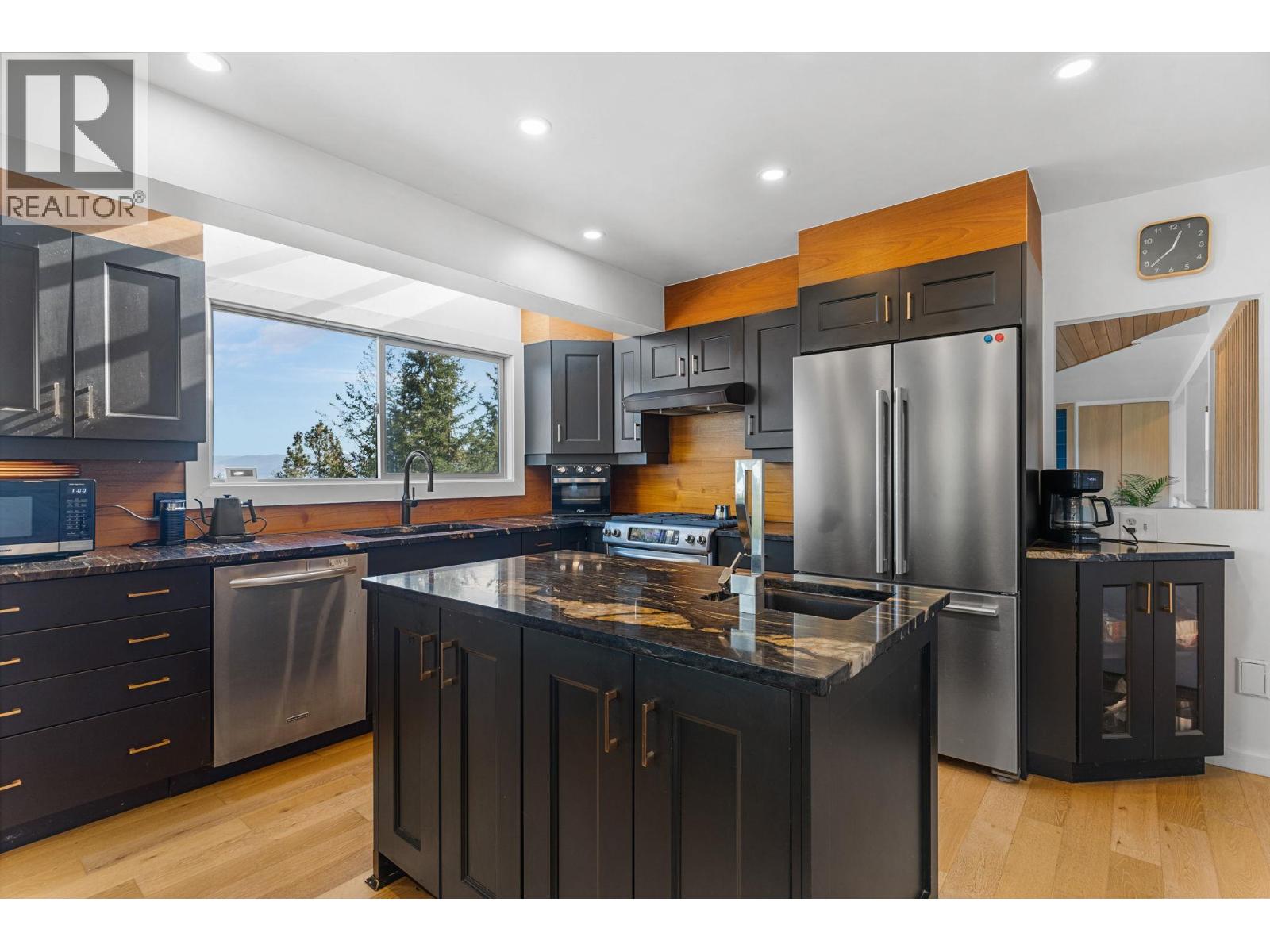 Picture for 1632 Griffiths  Place https://www.cirrealty.ca/reb/bc/7/10366037_15.jpg