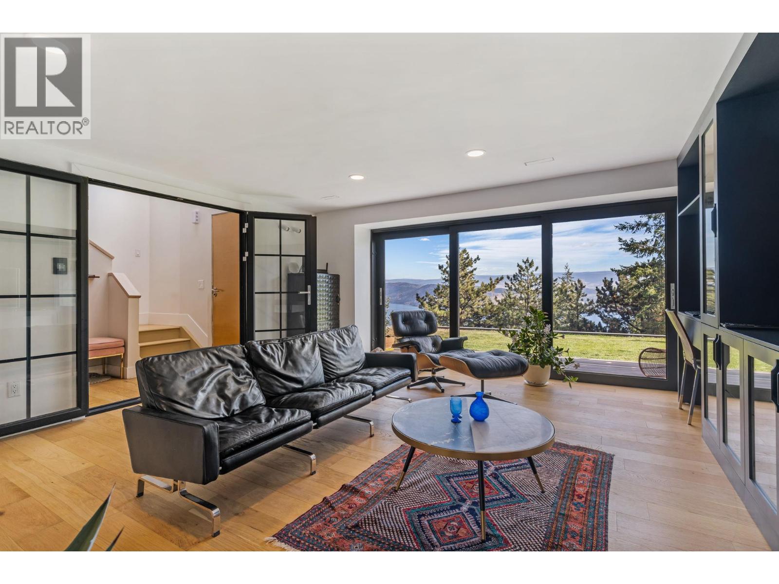 Picture for 1632 Griffiths  Place https://www.cirrealty.ca/reb/bc/7/10366037_3.jpg