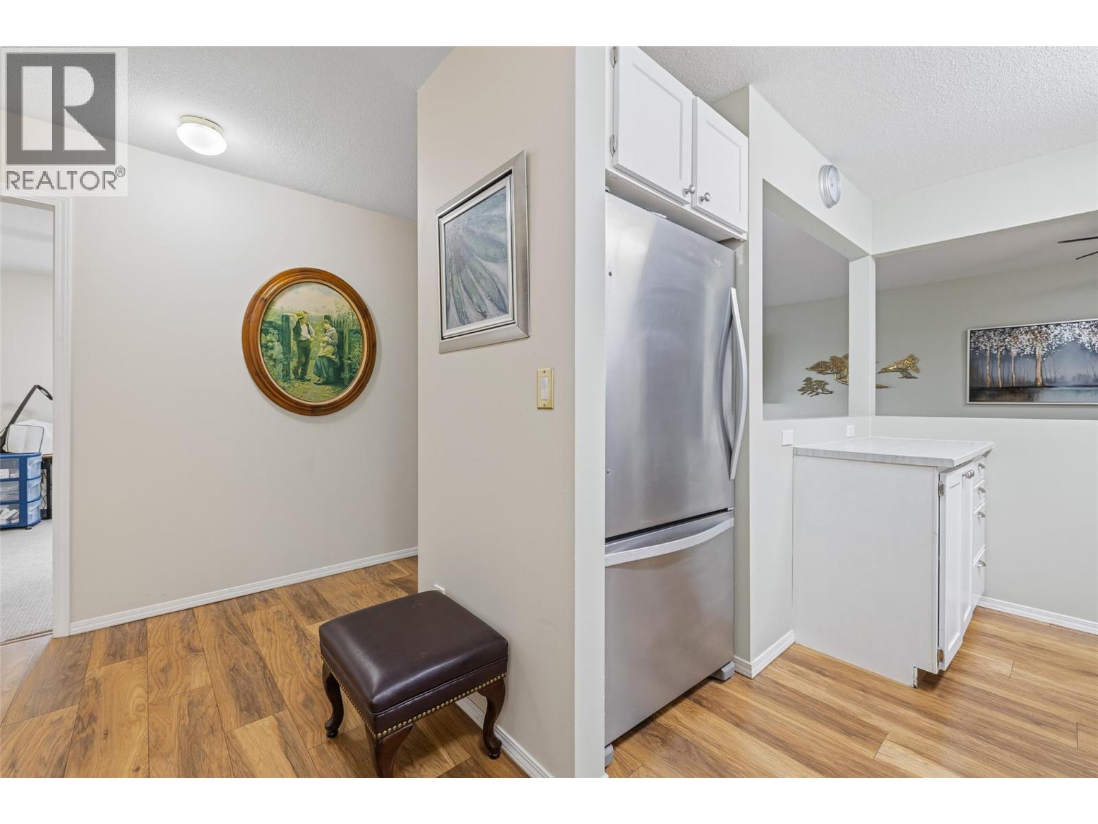 Picture for Unit #207, 180 Hollywood  RoadN https://www.cirrealty.ca/reb/bc/7/10366227_8.jpg