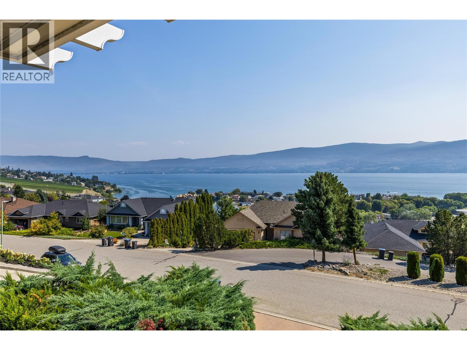 Picture for 1546 Golden View  Drive https://www.cirrealty.ca/reb/bc/7/10366317_20.jpg