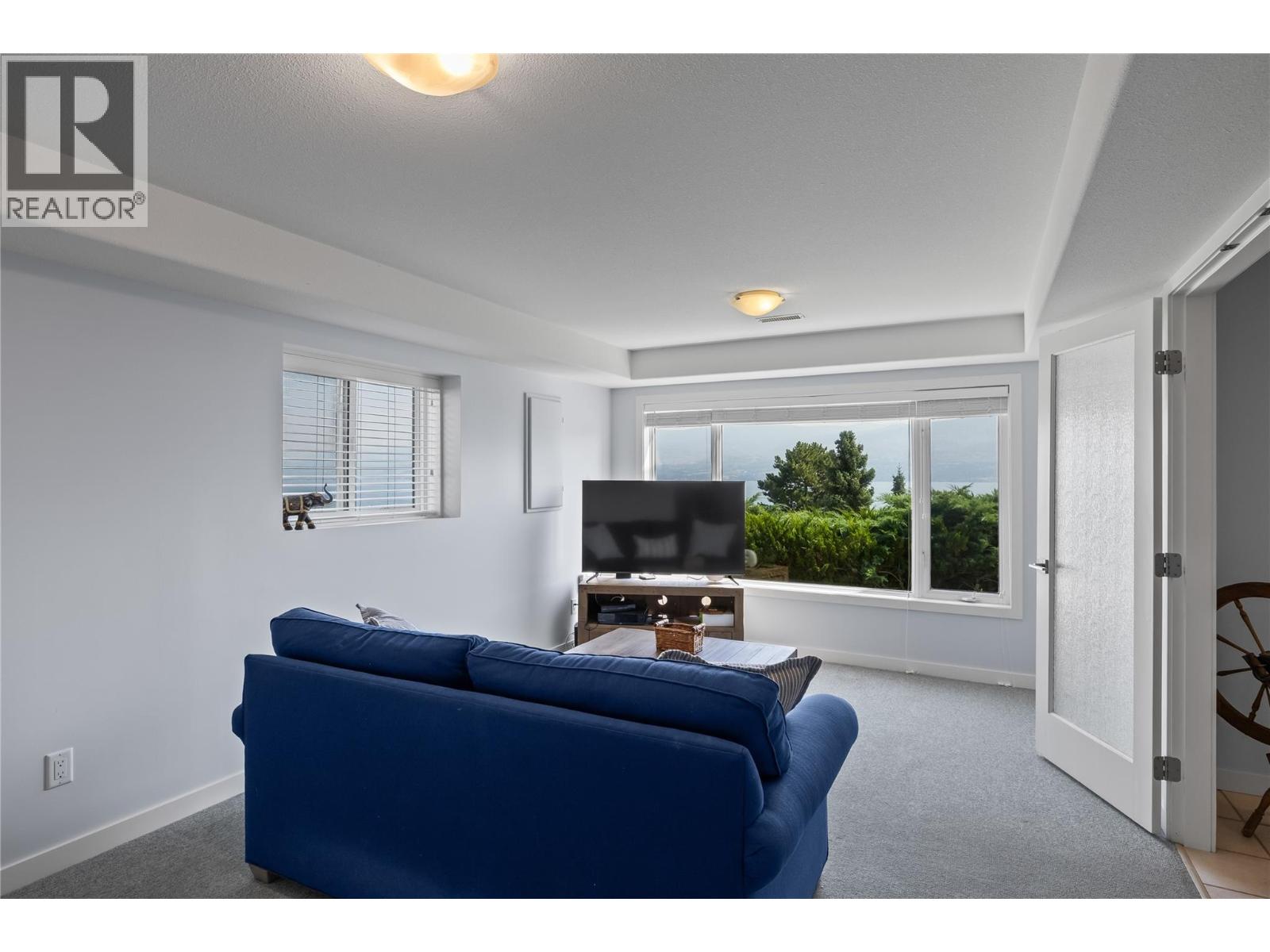 Picture for 1546 Golden View  Drive https://www.cirrealty.ca/reb/bc/7/10366317_30.jpg