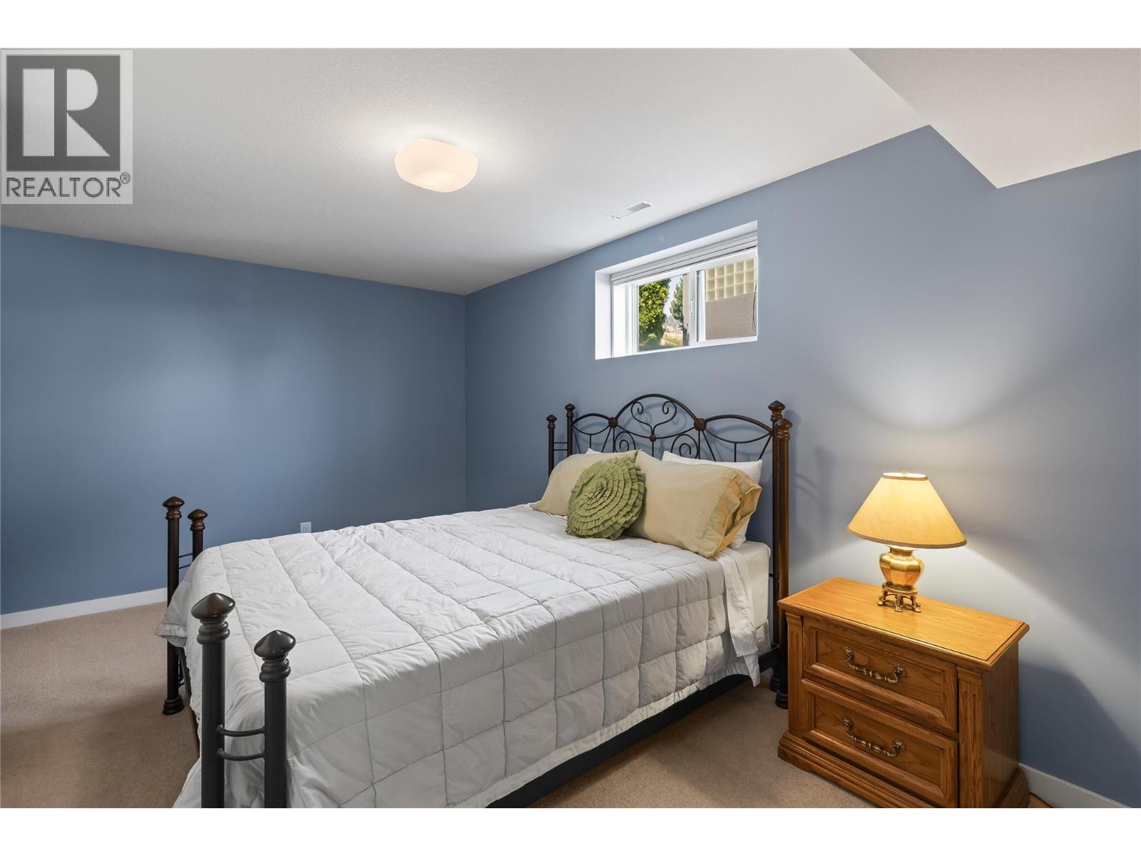 Picture for 1546 Golden View  Drive https://www.cirrealty.ca/reb/bc/7/10366317_32.jpg