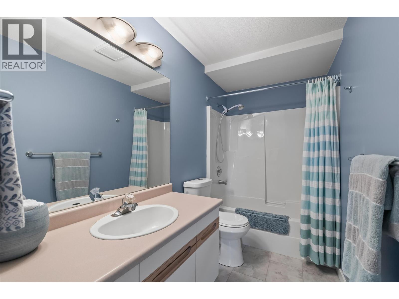 Picture for 1546 Golden View  Drive https://www.cirrealty.ca/reb/bc/7/10366317_33.jpg