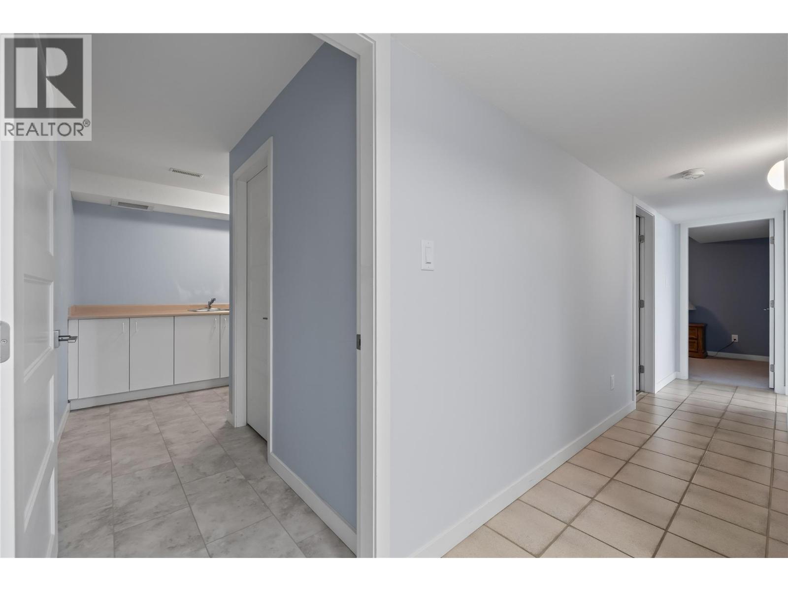 Picture for 1546 Golden View  Drive https://www.cirrealty.ca/reb/bc/7/10366317_34.jpg
