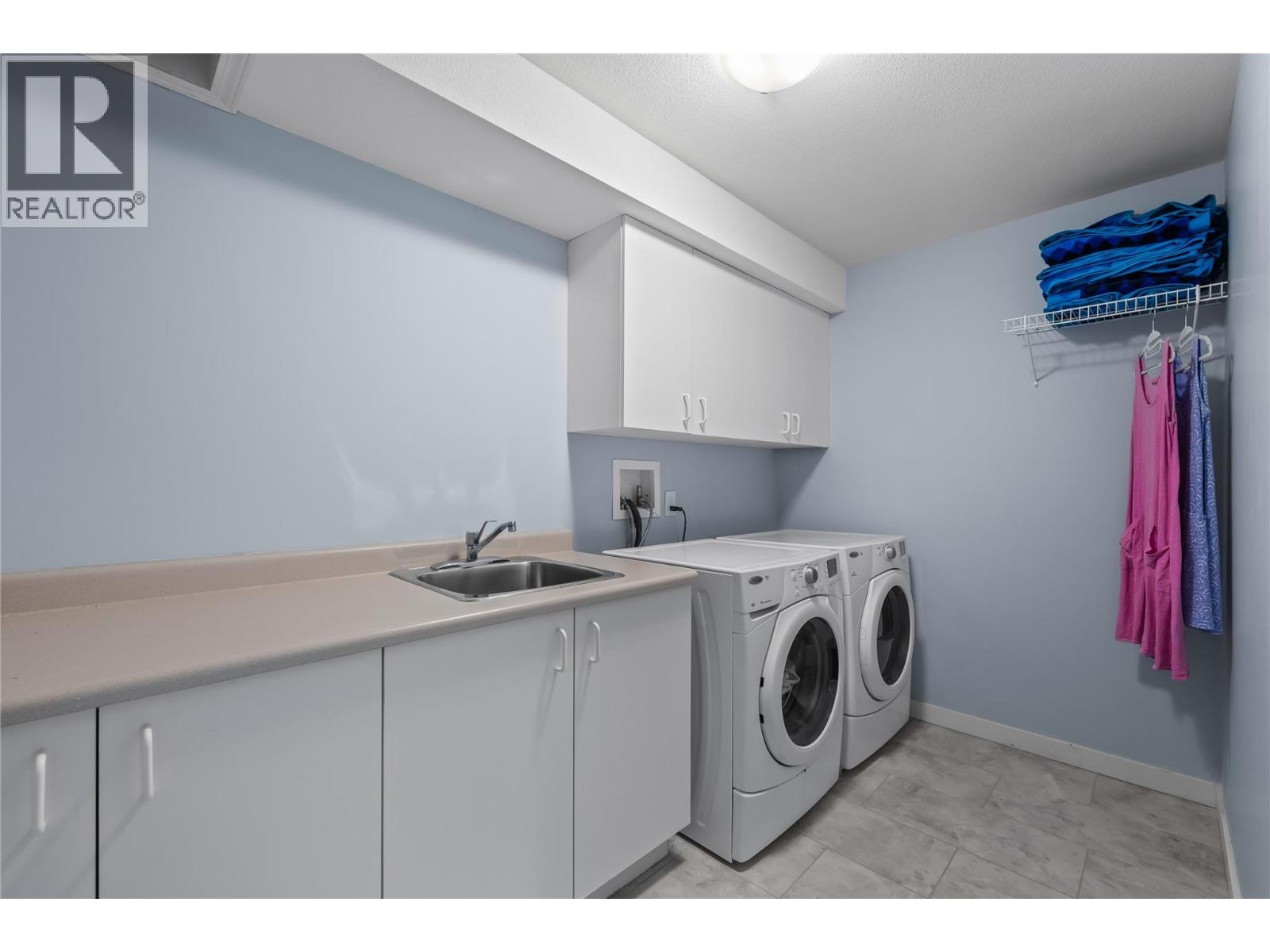 Picture for 1546 Golden View  Drive https://www.cirrealty.ca/reb/bc/7/10366317_35.jpg