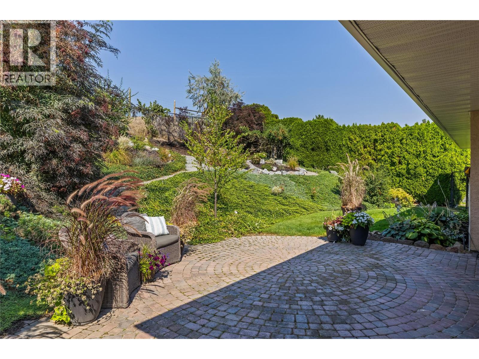 Picture for 1546 Golden View  Drive https://www.cirrealty.ca/reb/bc/7/10366317_39.jpg
