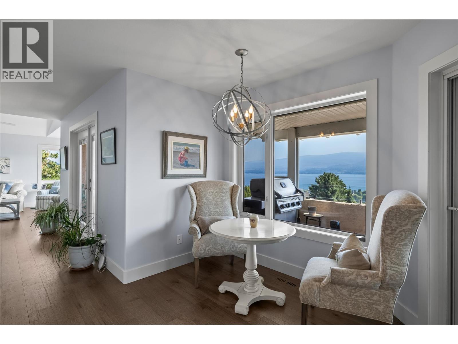 Picture for 1546 Golden View  Drive https://www.cirrealty.ca/reb/bc/7/10366317_8.jpg