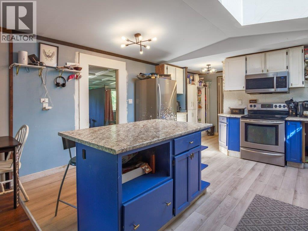 Picture for Unit #23, 3225 Shannon Lake  Road https://www.cirrealty.ca/reb/bc/7/10366327_6.jpg