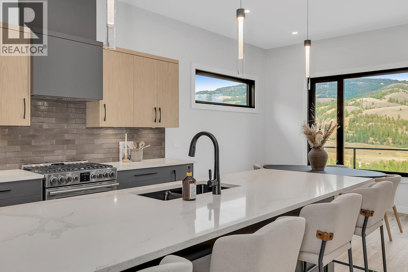 Picture for 771 Carnoustie  Drive https://www.cirrealty.ca/reb/bc/7/10366527_15.jpg