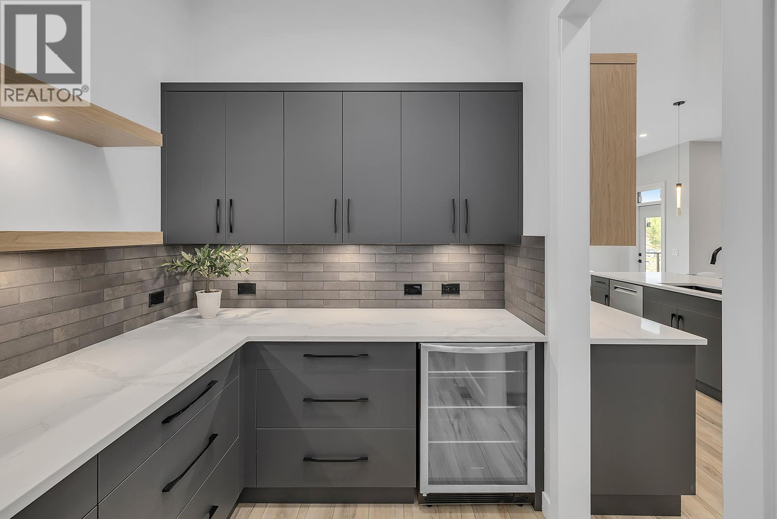 Picture for 771 Carnoustie  Drive https://www.cirrealty.ca/reb/bc/7/10366527_17.jpg