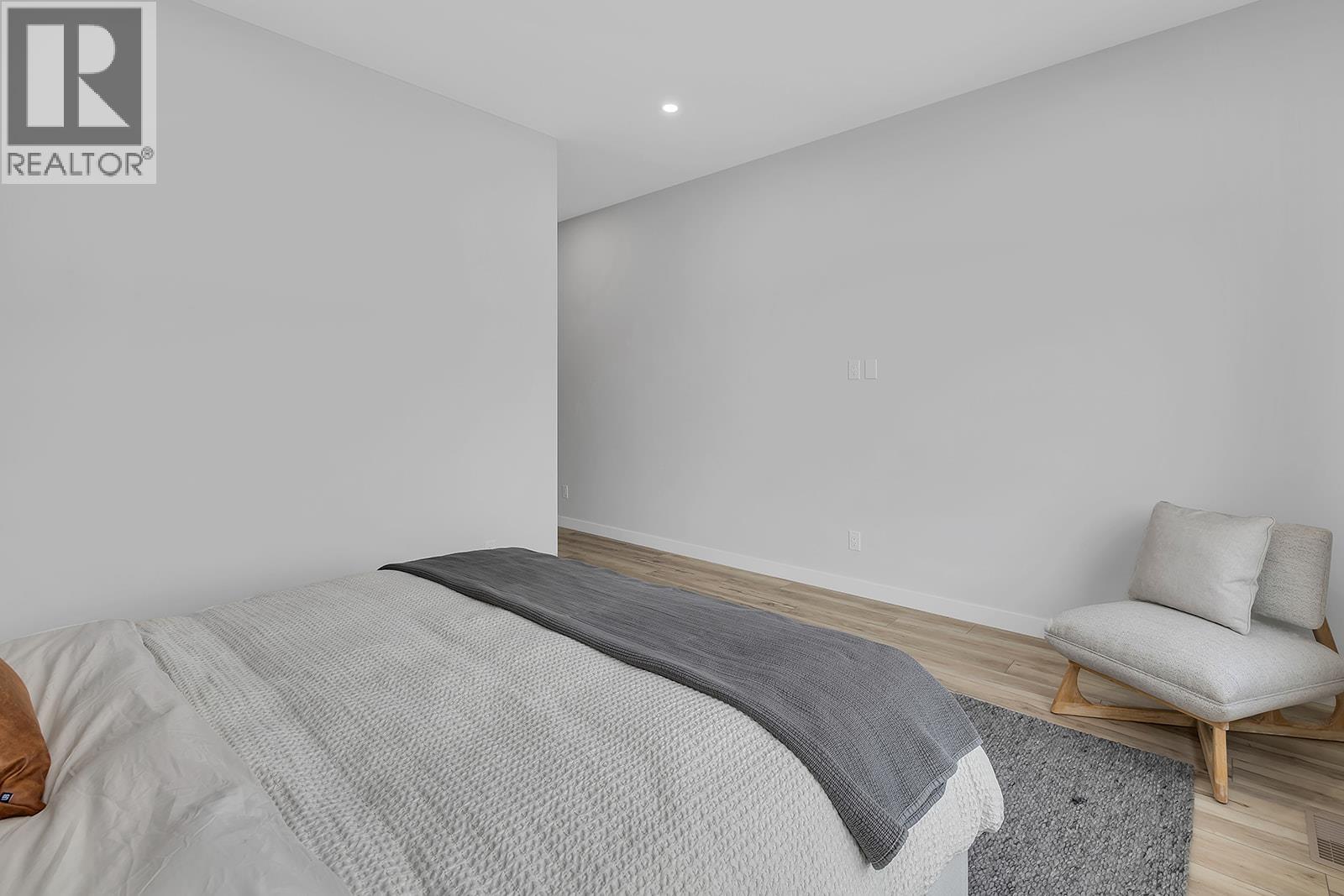 Picture for 771 Carnoustie  Drive https://www.cirrealty.ca/reb/bc/7/10366527_22.jpg