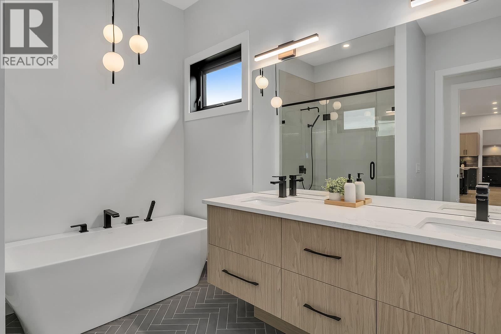 Picture for 771 Carnoustie  Drive https://www.cirrealty.ca/reb/bc/7/10366527_23.jpg