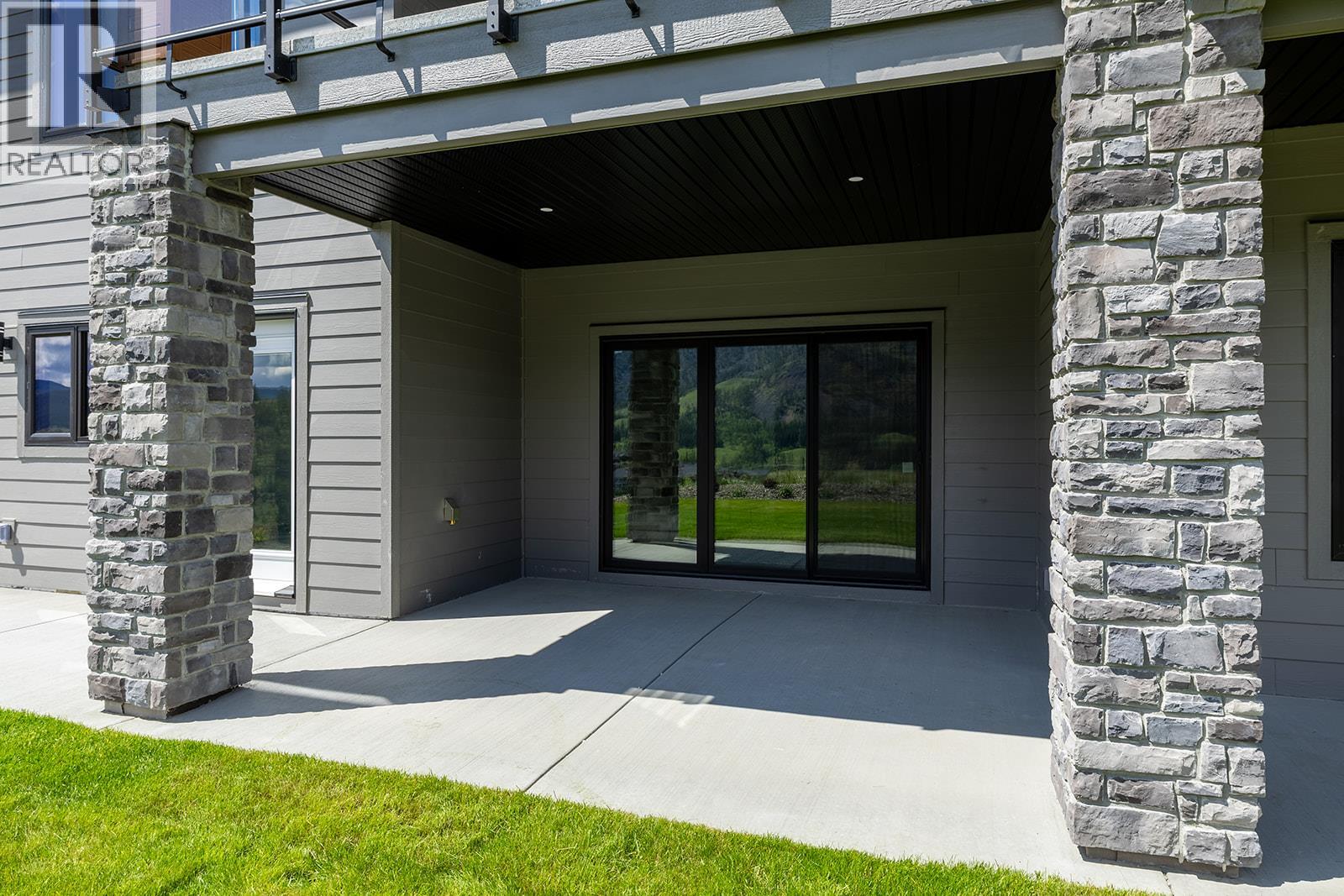 Picture for 771 Carnoustie  Drive https://www.cirrealty.ca/reb/bc/7/10366527_37.jpg