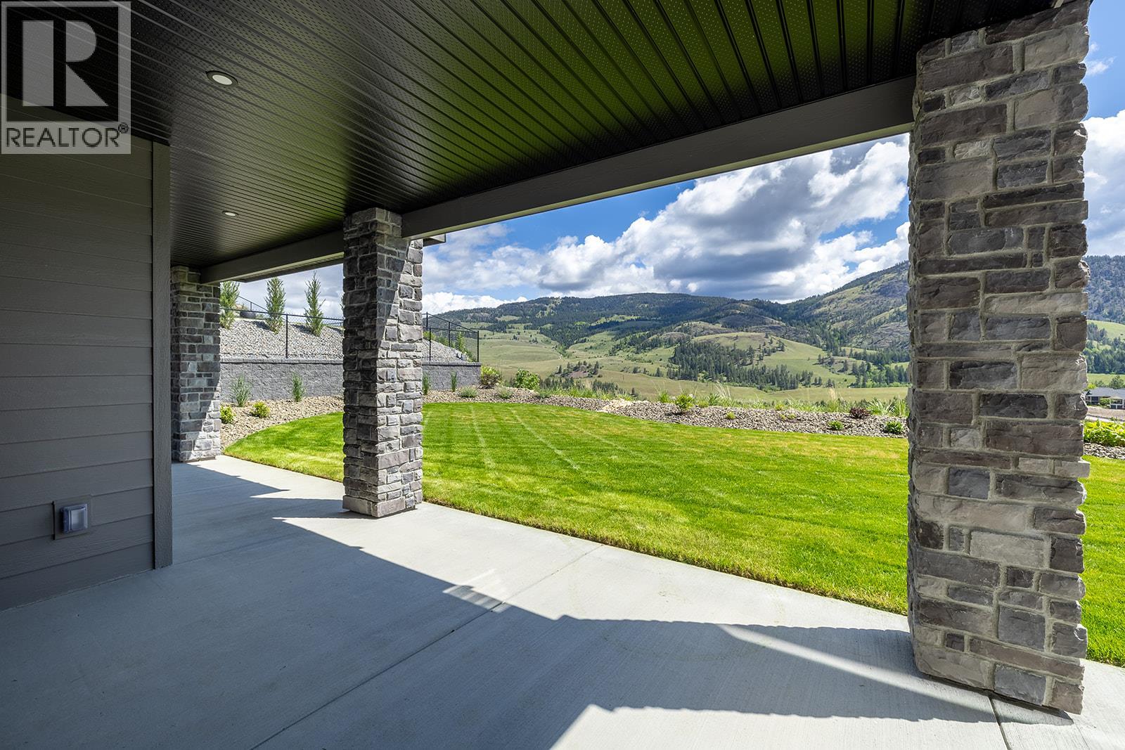 Picture for 771 Carnoustie  Drive https://www.cirrealty.ca/reb/bc/7/10366527_38.jpg