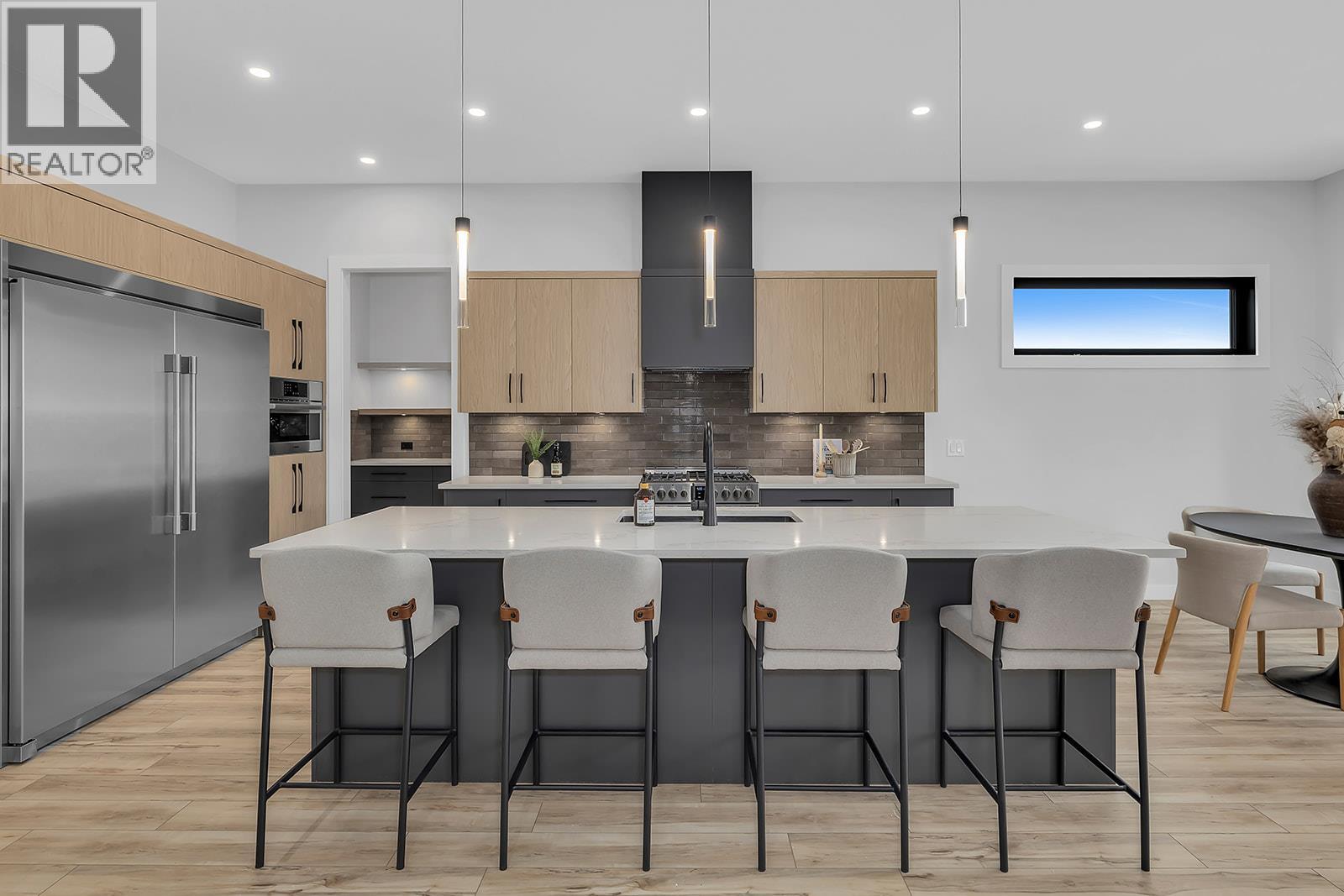 Picture for 771 Carnoustie  Drive https://www.cirrealty.ca/reb/bc/7/10366527_8.jpg