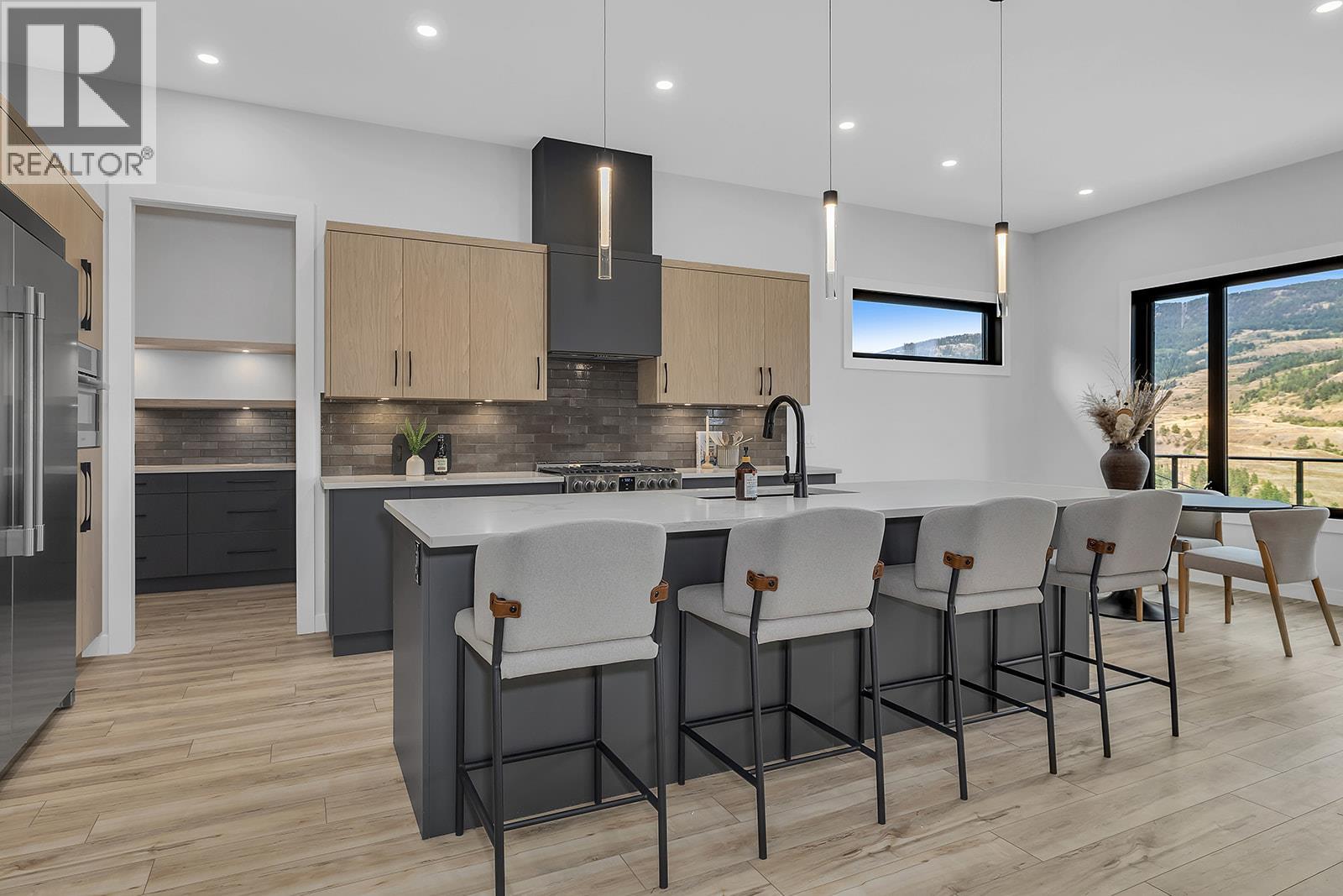 Picture for 771 Carnoustie  Drive https://www.cirrealty.ca/reb/bc/7/10366527_9.jpg