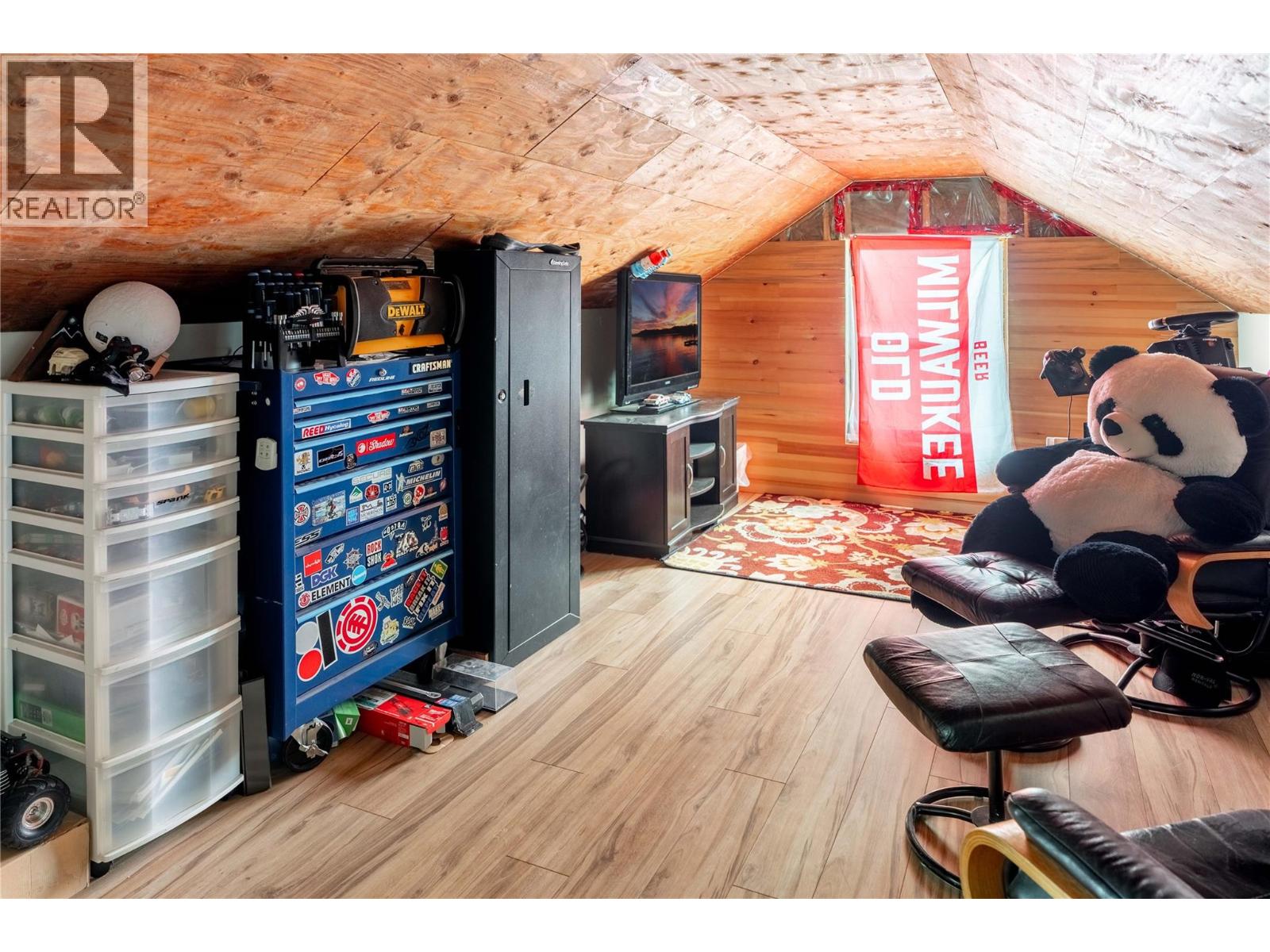 Picture for 170 Mugford  Road https://www.cirrealty.ca/reb/bc/7/10366547_11.jpg