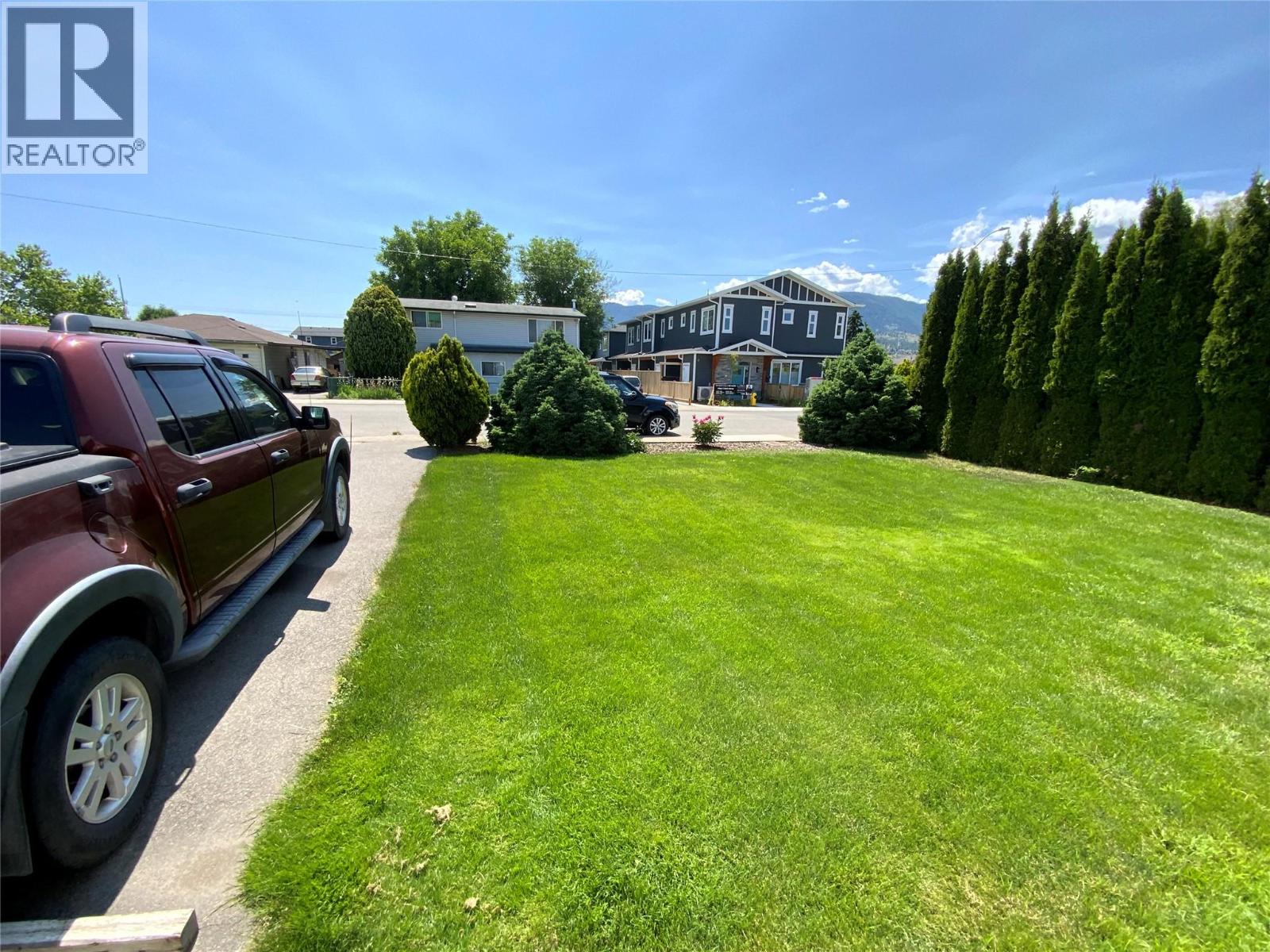 Picture for 449 Conklin  Avenue https://www.cirrealty.ca/reb/bc/7/10366587_9.jpg