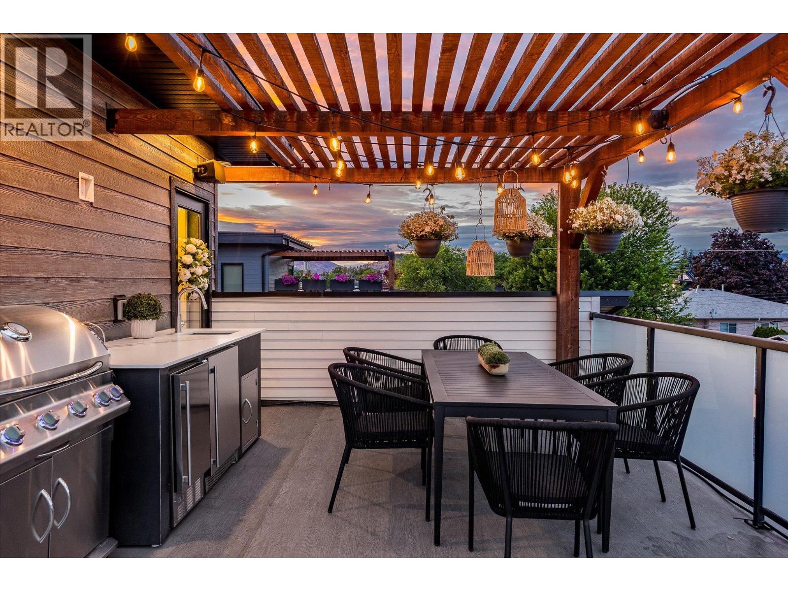 Picture for 796 Wardlaw  Avenue https://www.cirrealty.ca/reb/bc/7/10366597_11.jpg